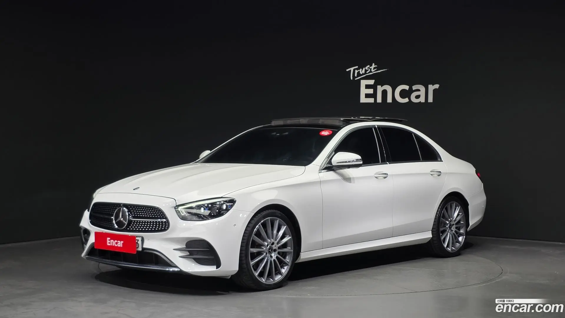 Main__Slider__Photo:E-Class Mercedes-Benz 2020.10-0