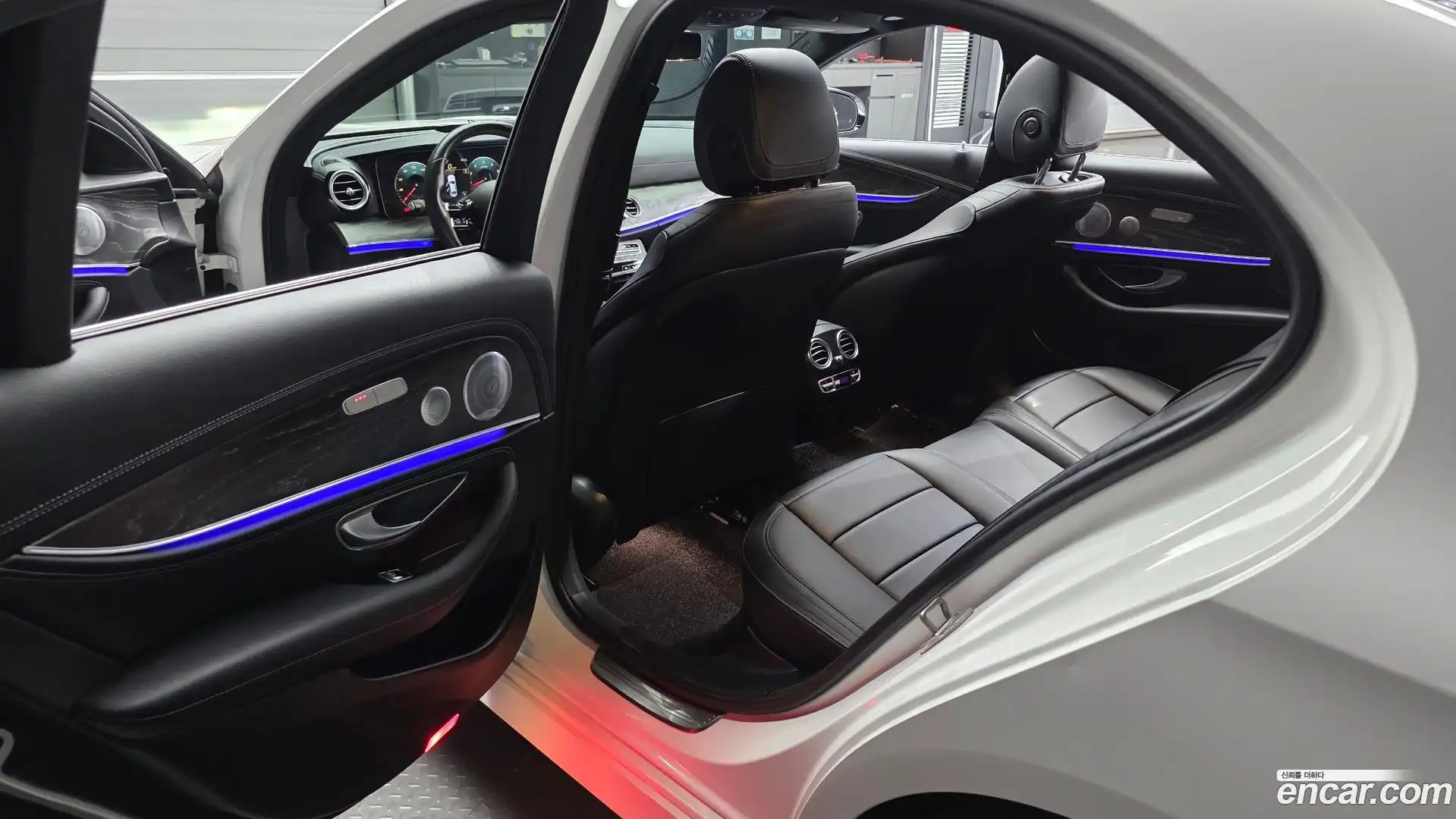 E-Class Mercedes-Benz 2020.10-OPTION-015