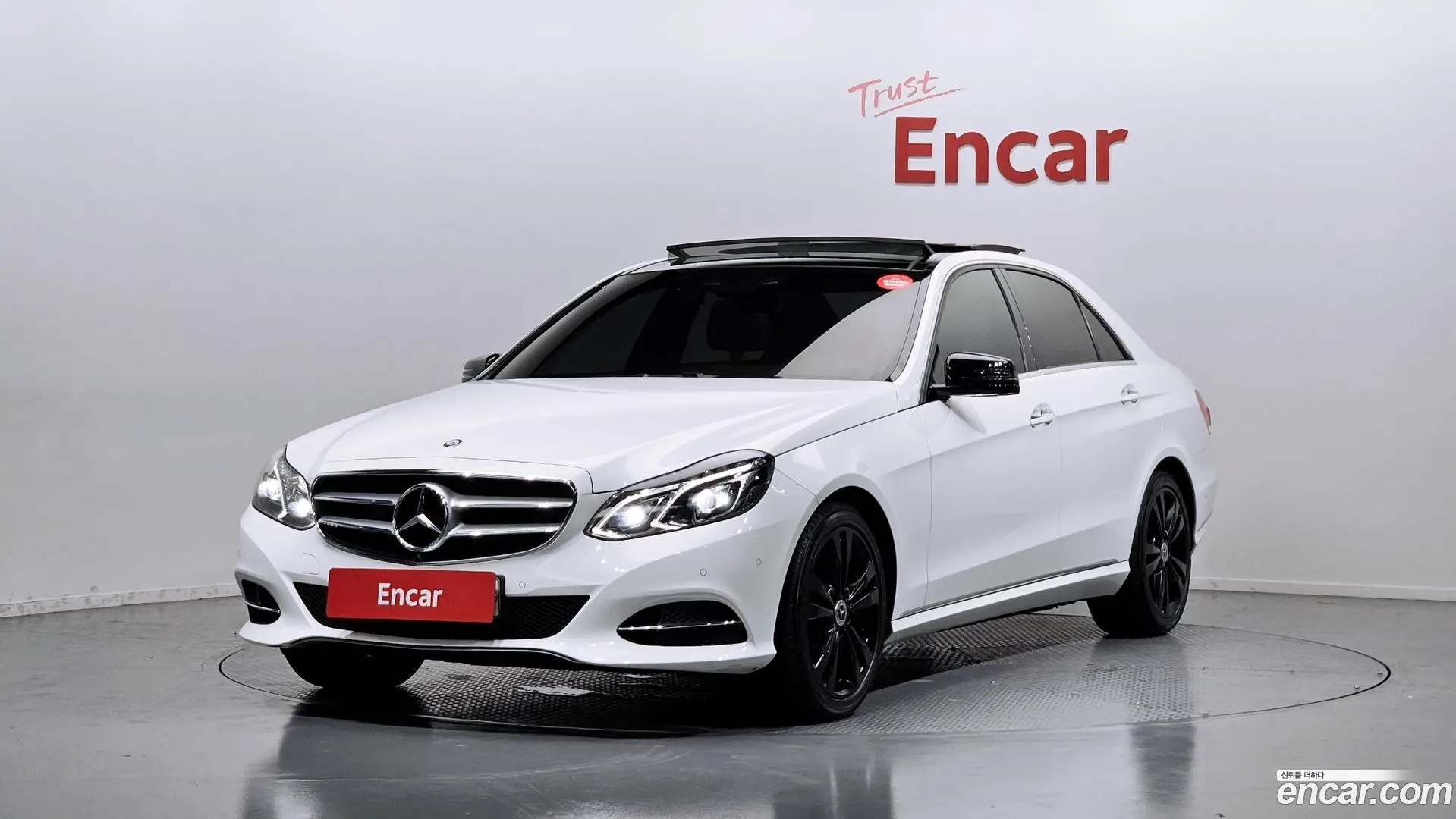 Main__Slider__Photo:E-Class Mercedes-Benz 2015.2-0