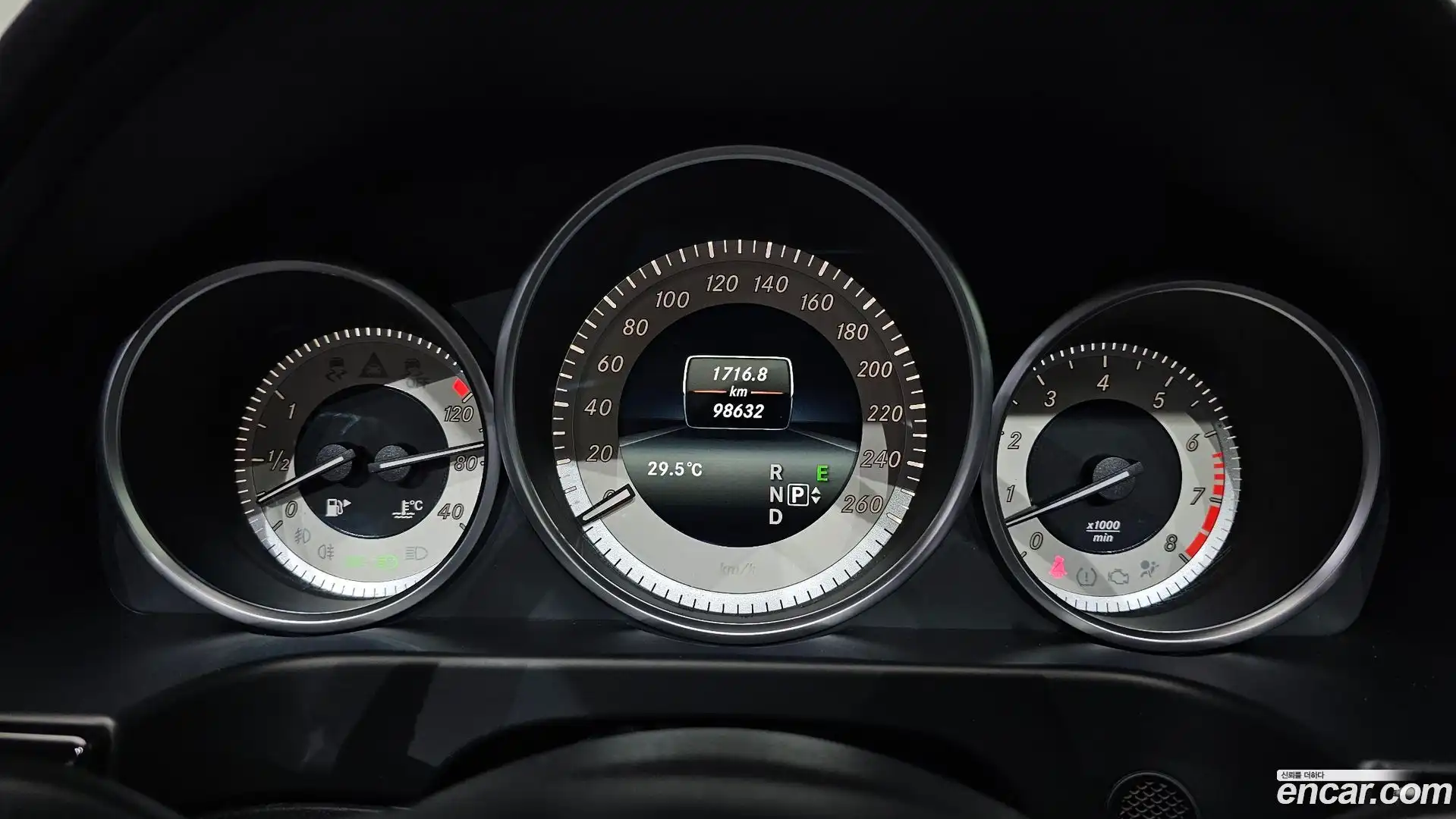 E-Class Mercedes-Benz 2015.2-INNER-008