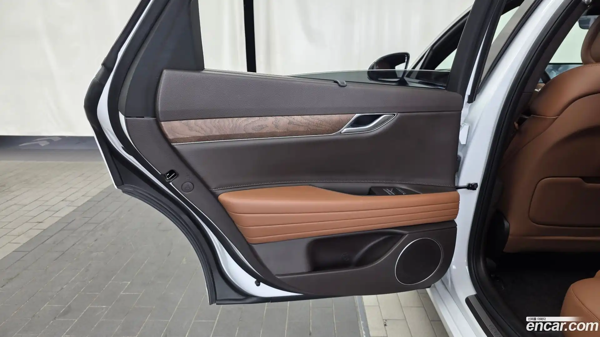 G80 Genesis 2023.2-INNER-035