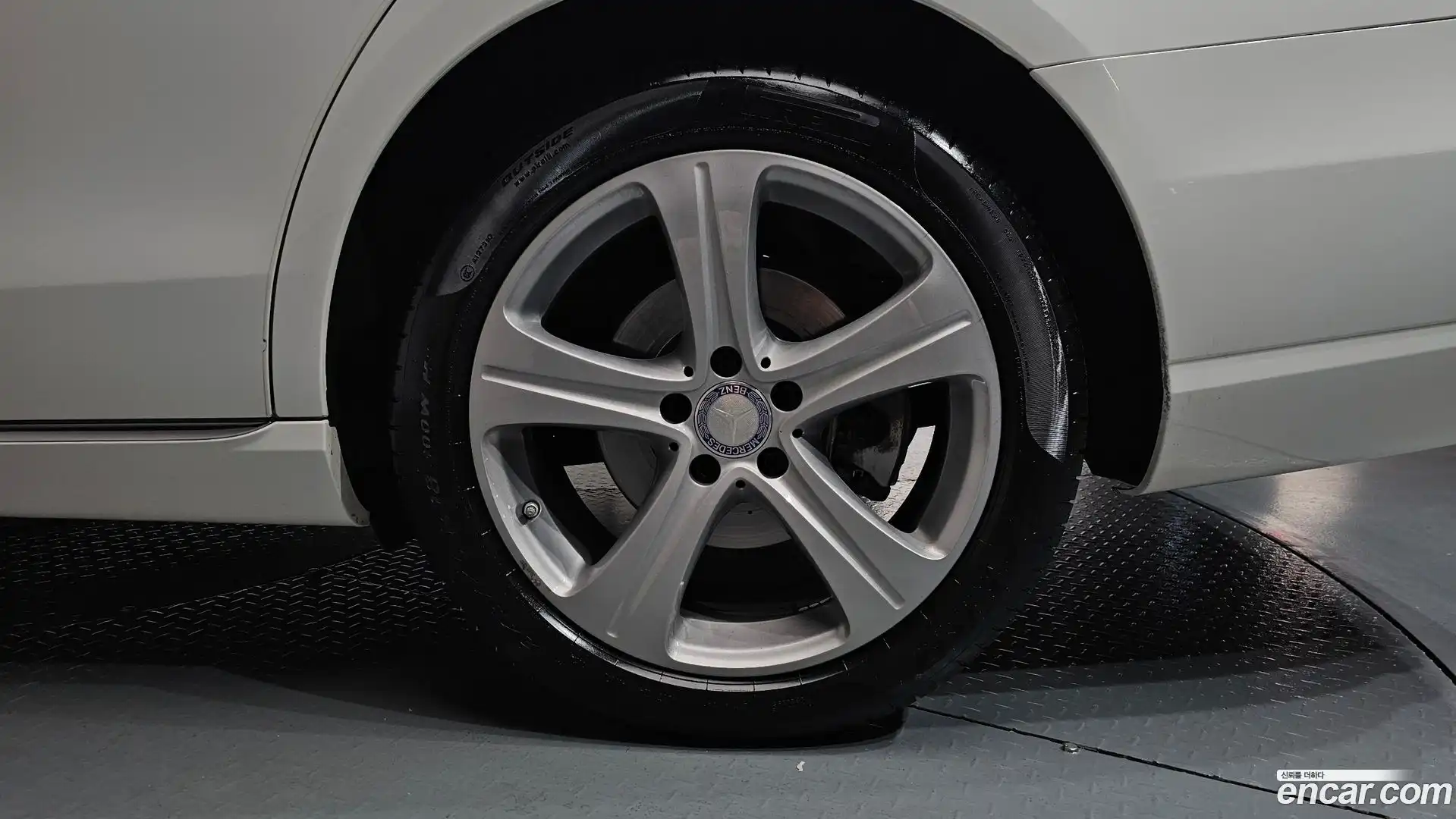 E-Class Mercedes-Benz 2017.3-OUTER-031
