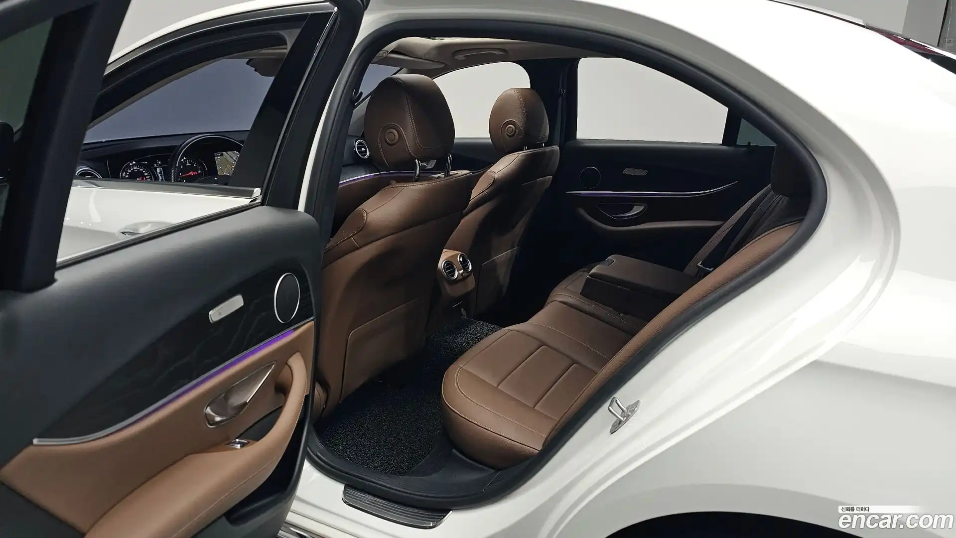 E-Class Mercedes-Benz 2017.3-INNER-036