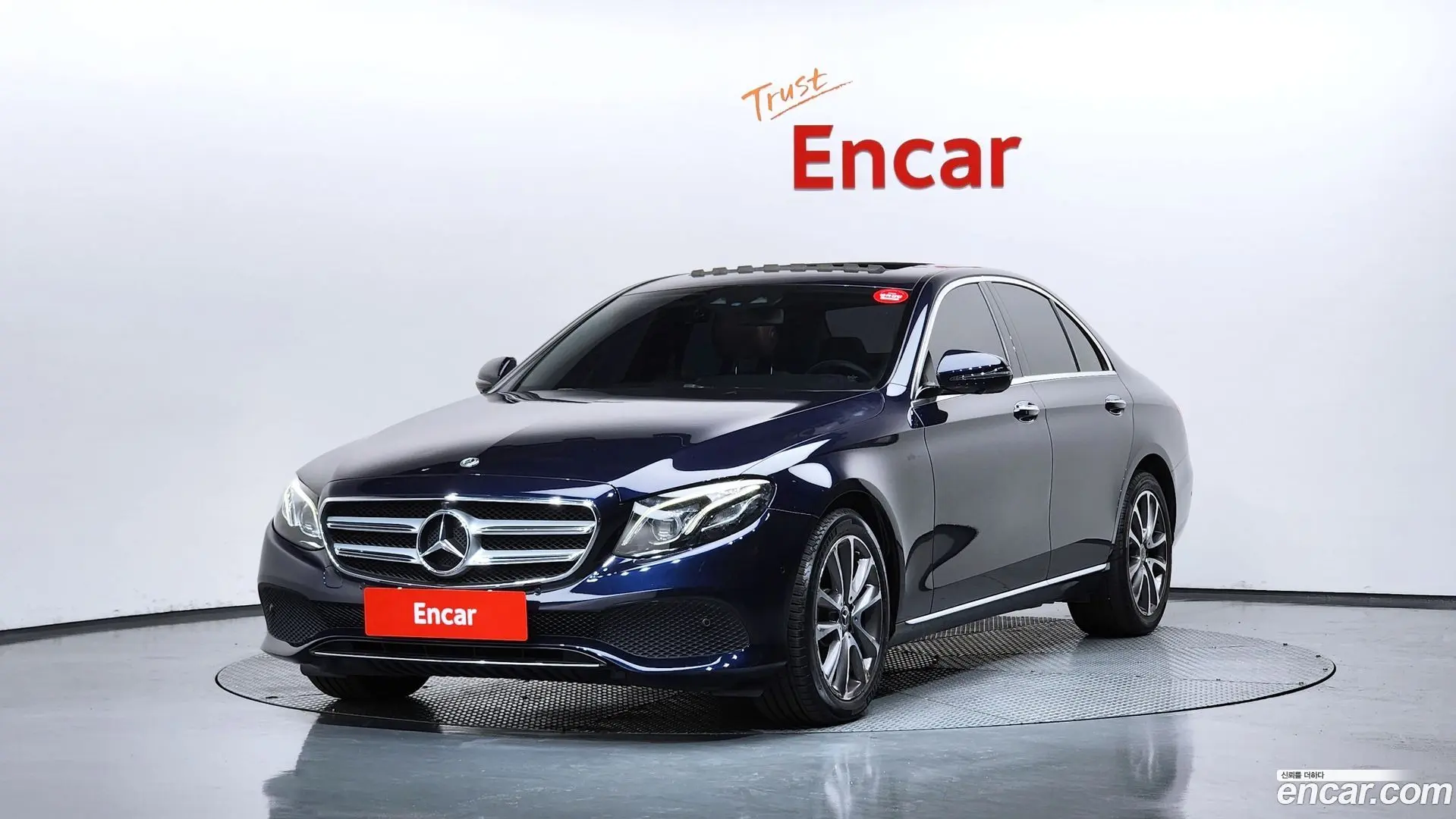 Main__Slider__Photo:E-Class Mercedes-Benz 2018.11-0