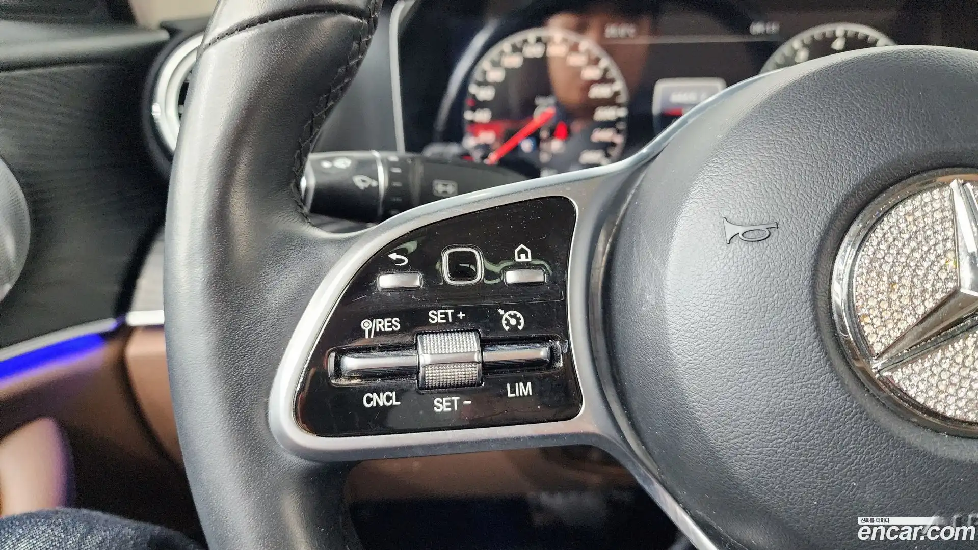 E-Class Mercedes-Benz 2018.11-OPTION-022