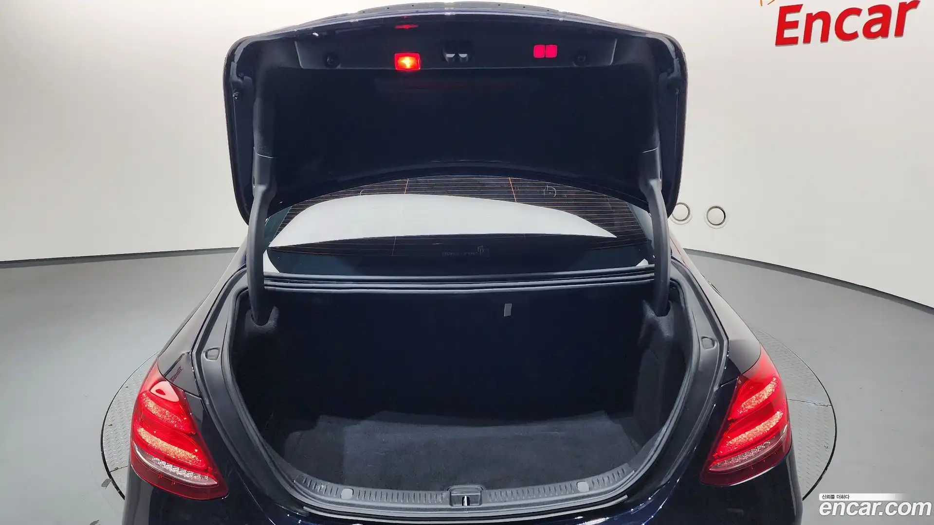 E-Class Mercedes-Benz 2018.11-OPTION-040