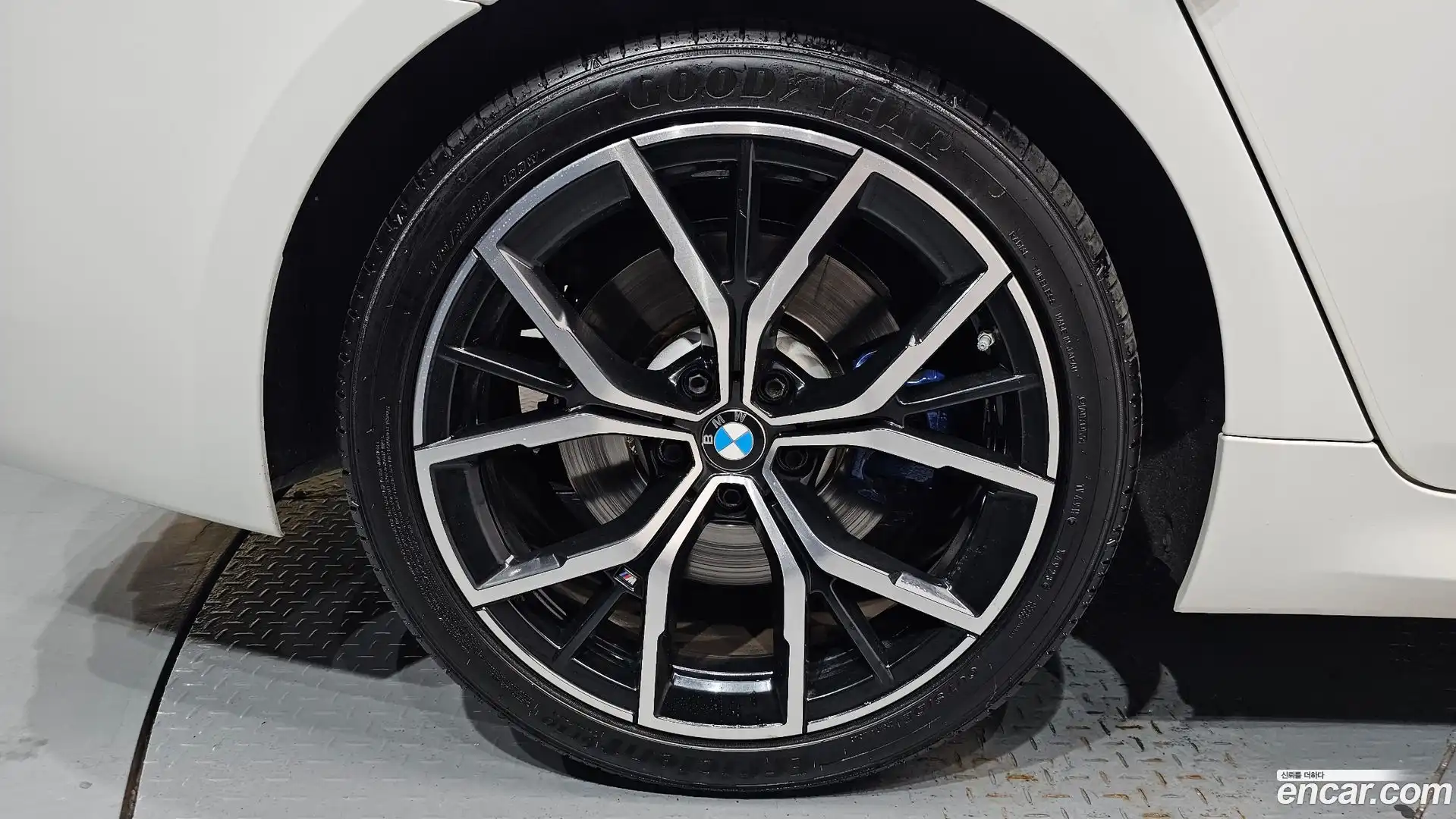5-Series BMW 2023.4-OUTER-031