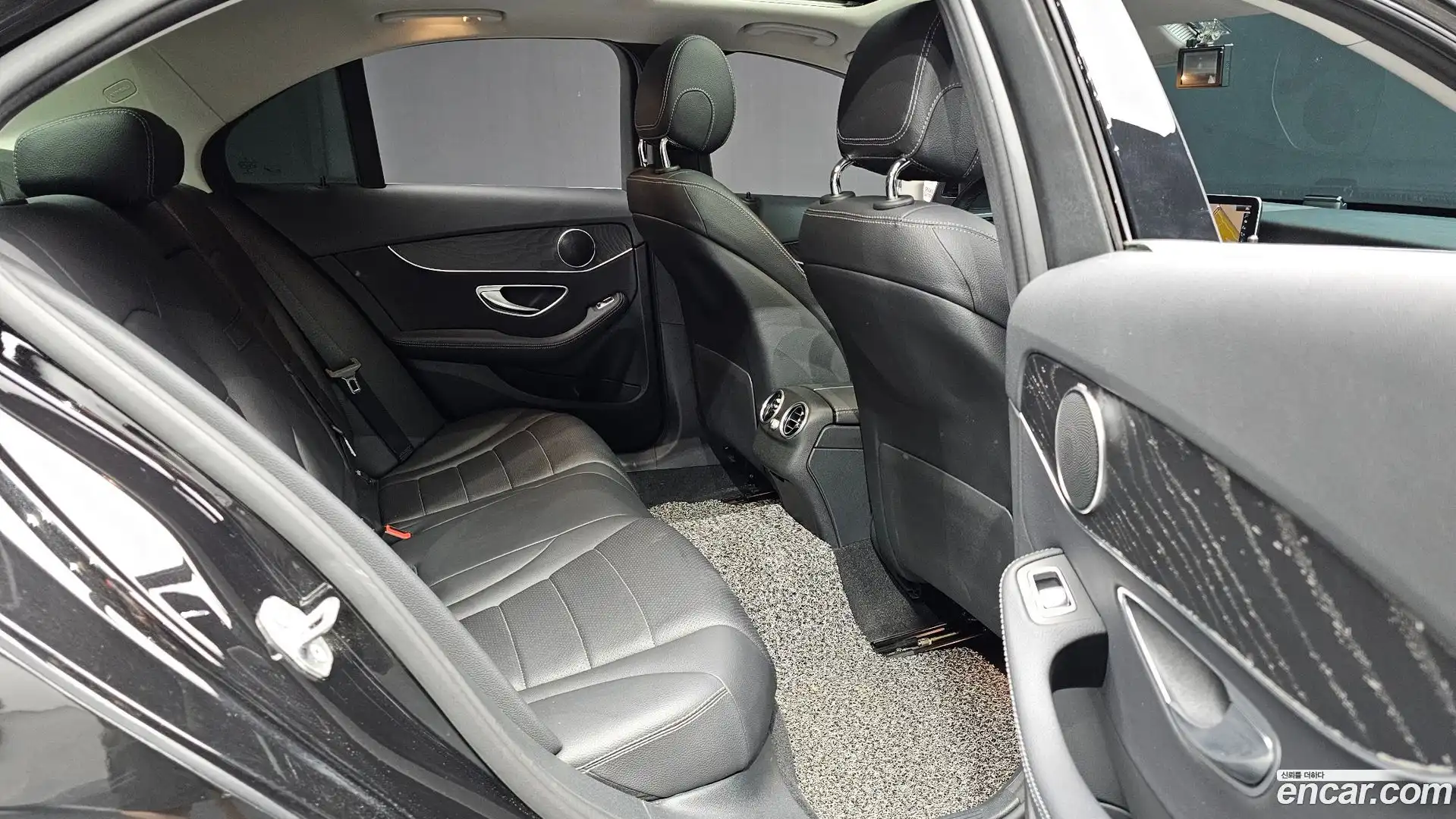 C-Class Mercedes-Benz 2018.11-OPTION-016
