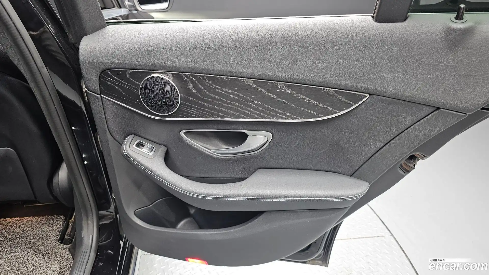 C-Class Mercedes-Benz 2018.11-INNER-035