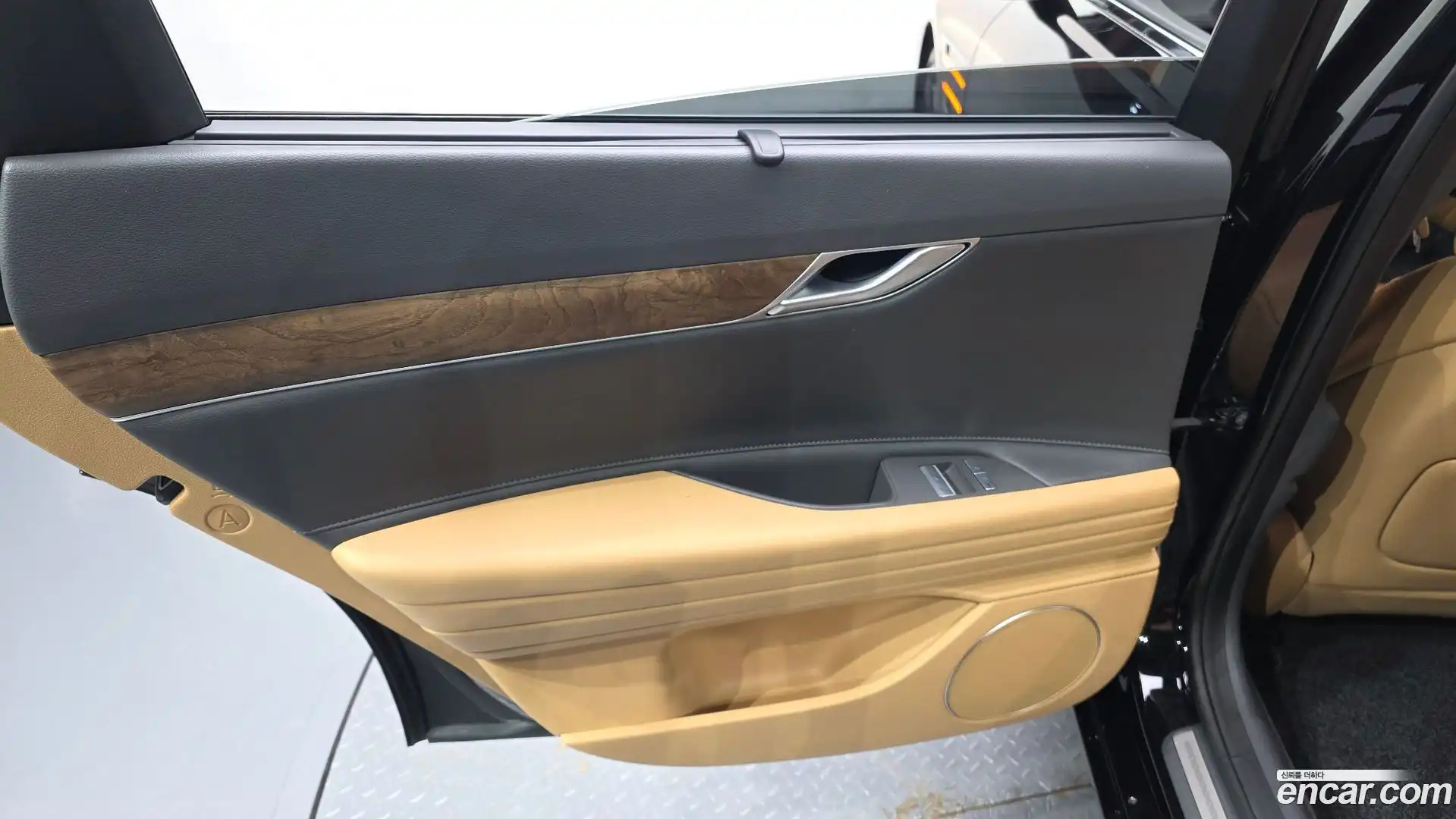 G80 Genesis 2022.1-INNER-035