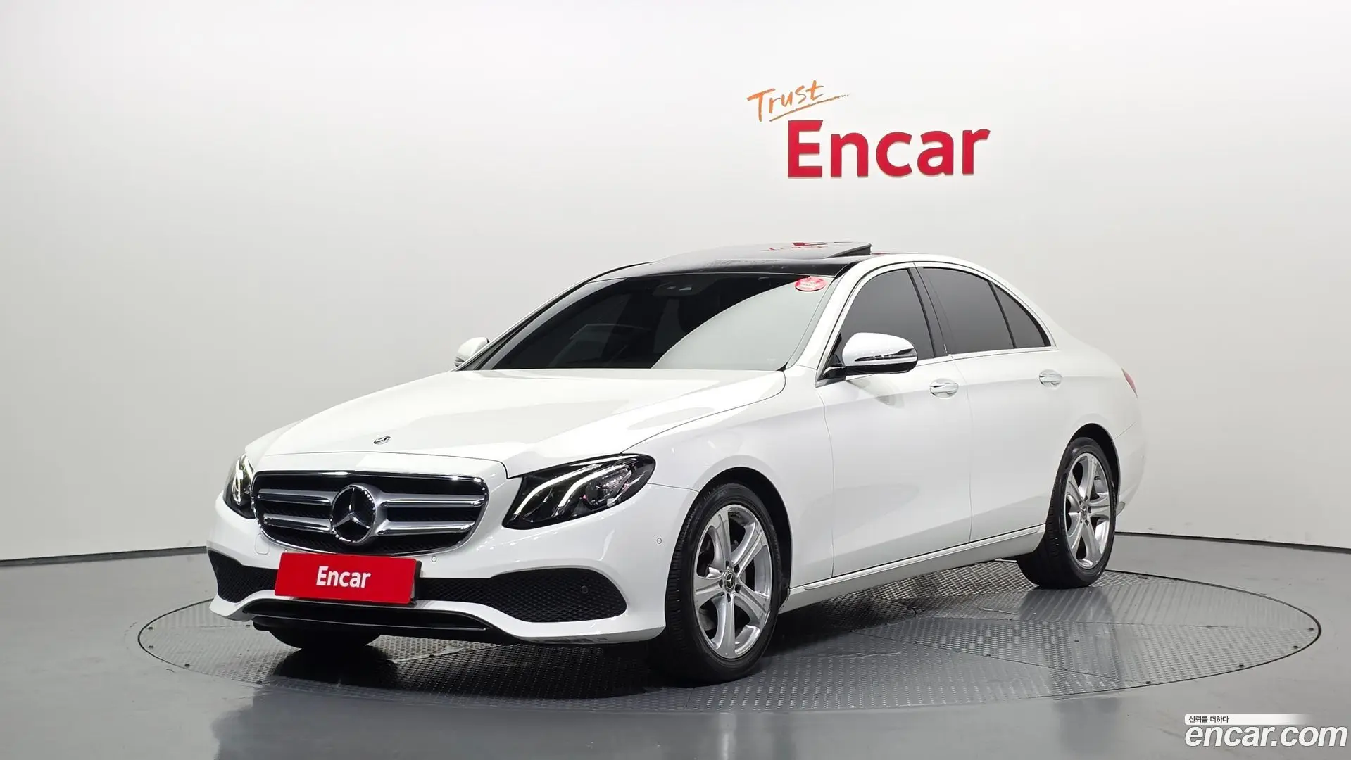 Main__Slider__Photo:E-Class Mercedes-Benz 2018.0-0