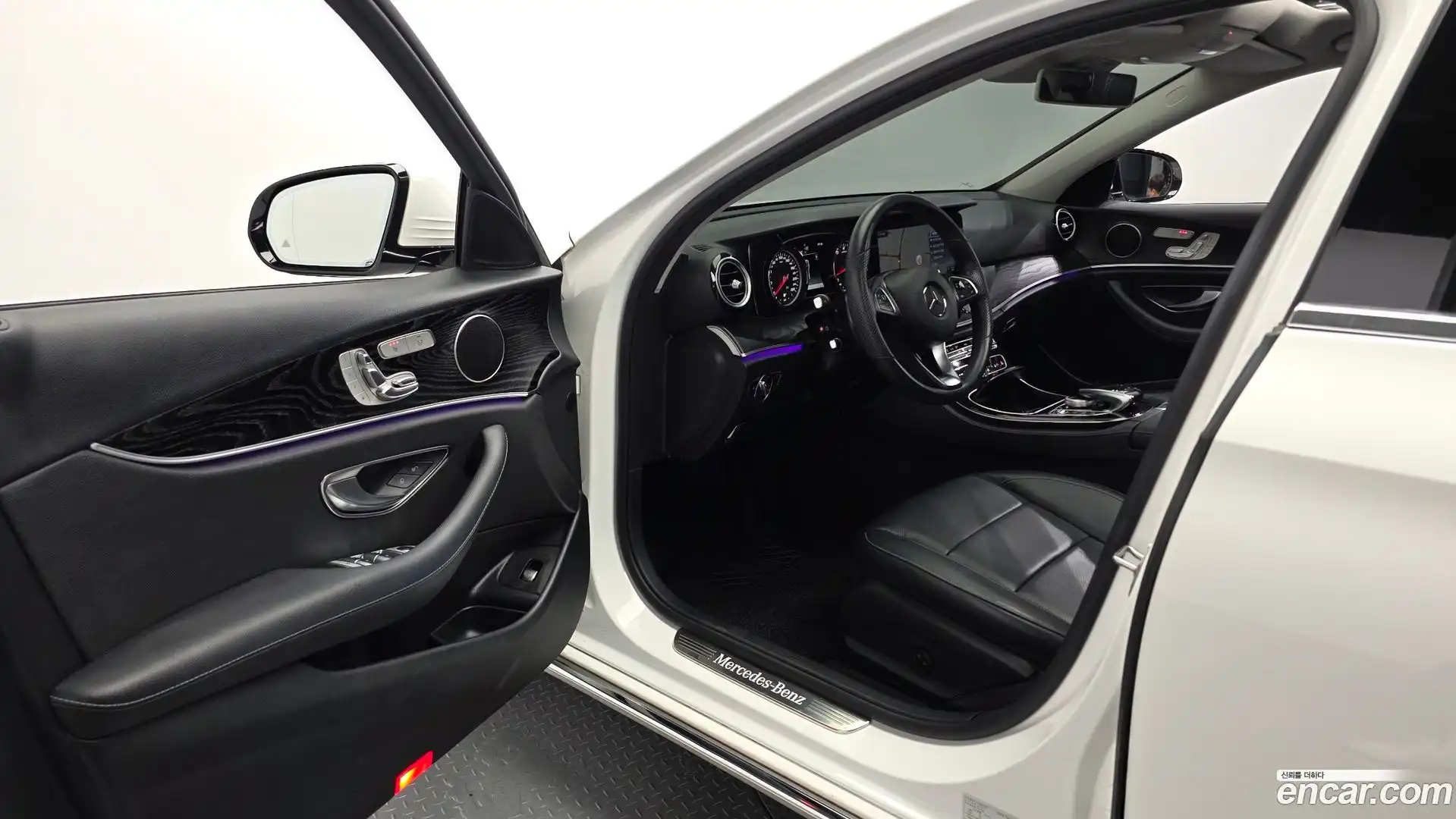 E-Class Mercedes-Benz 2018.0-INNER-010