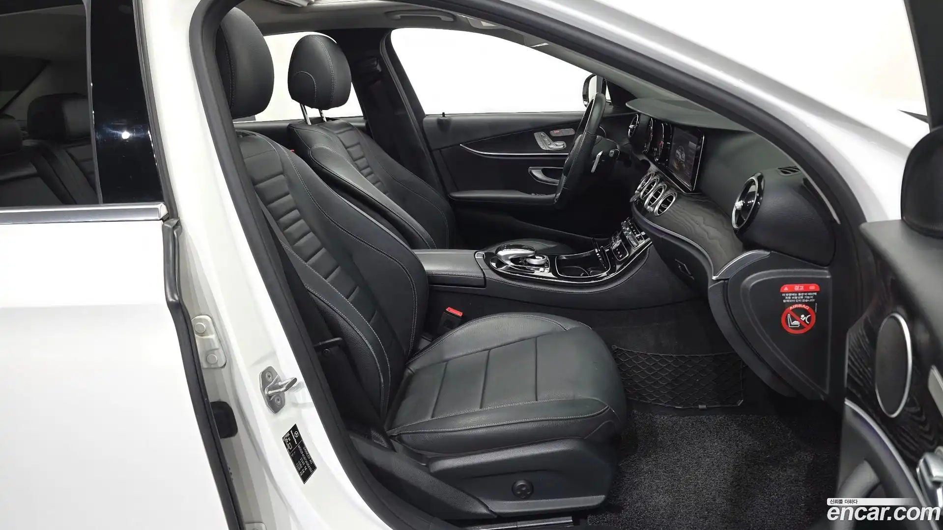 E-Class Mercedes-Benz 2018.0-OPTION-015
