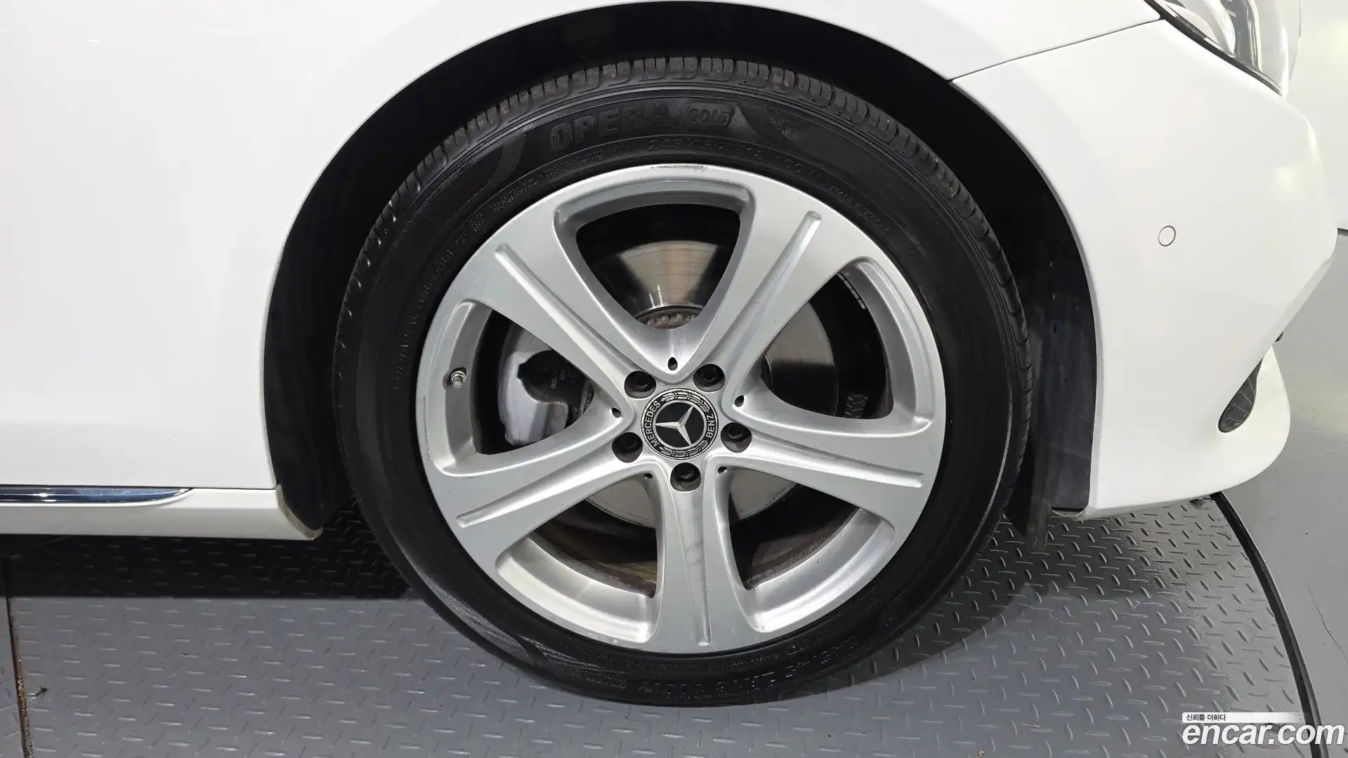 E-Class Mercedes-Benz 2018.0-OUTER-031