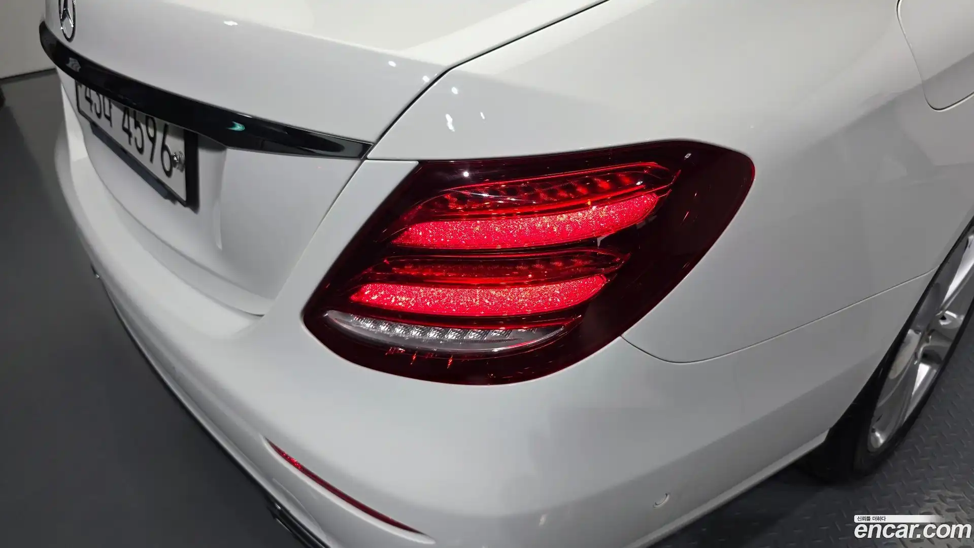 E-Class Mercedes-Benz 2018.0-OUTER-033