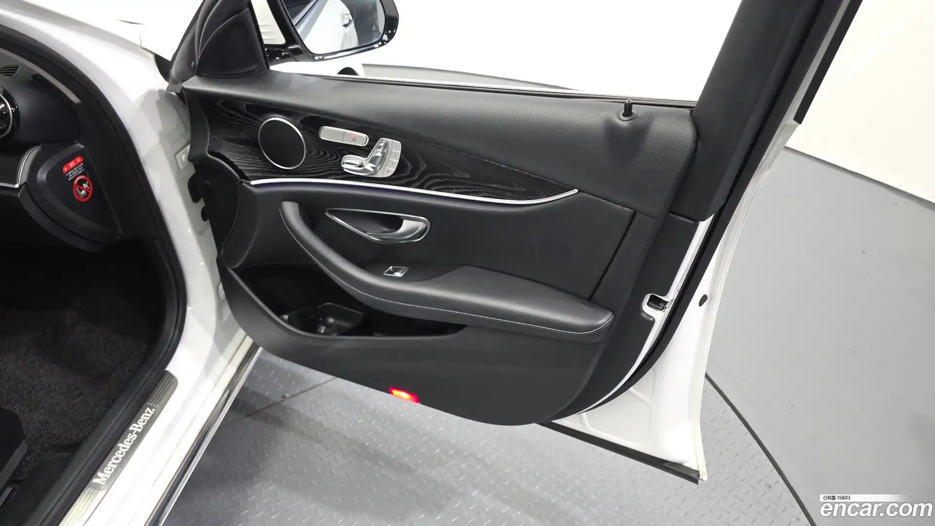 E-Class Mercedes-Benz 2018.0-INNER-034
