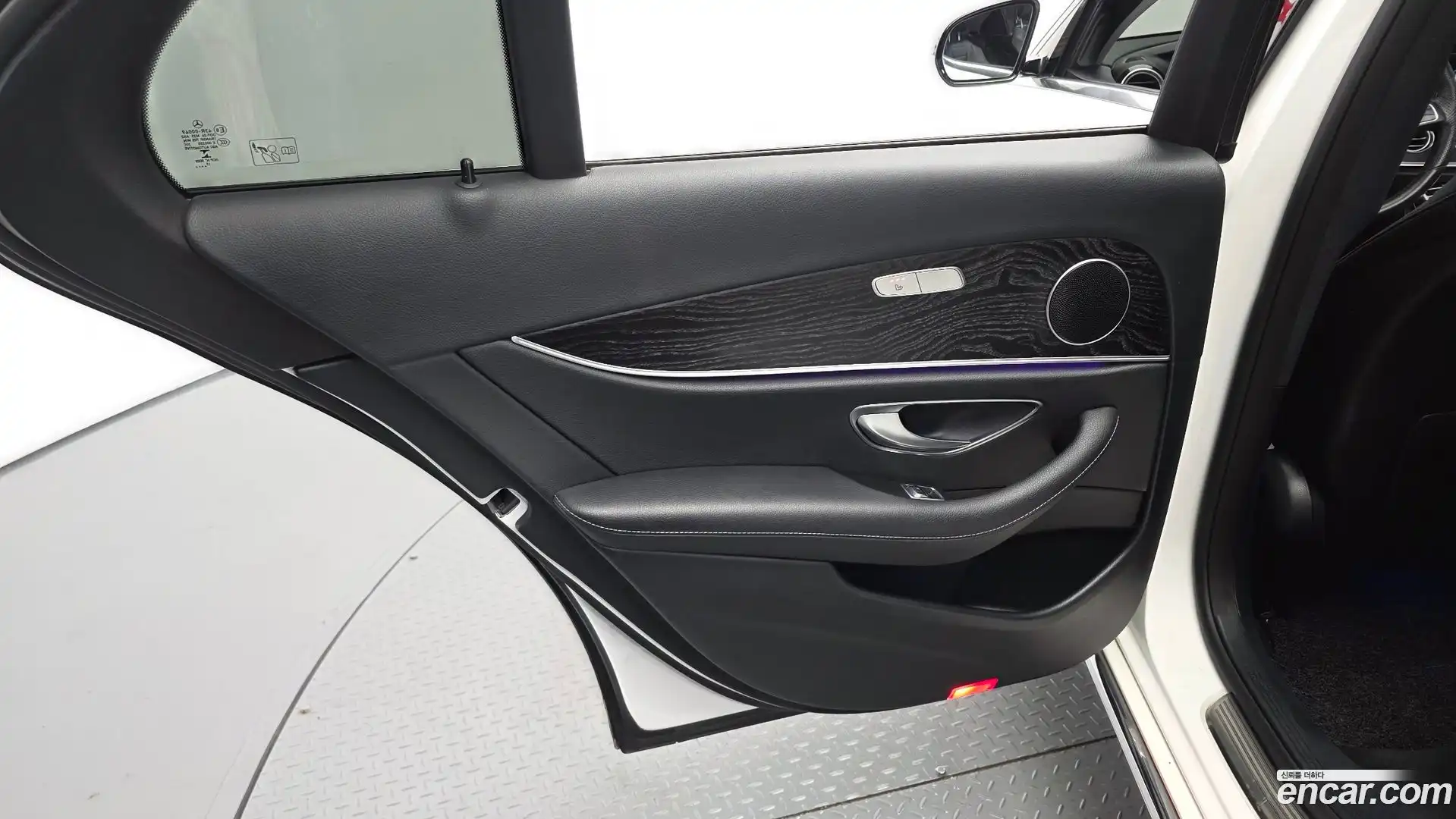 E-Class Mercedes-Benz 2018.0-INNER-035