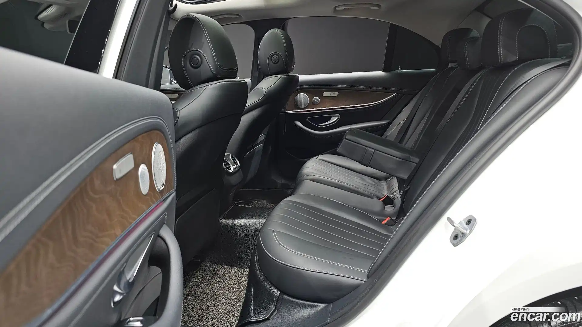 E-Class Mercedes-Benz 2019.8-OPTION-015