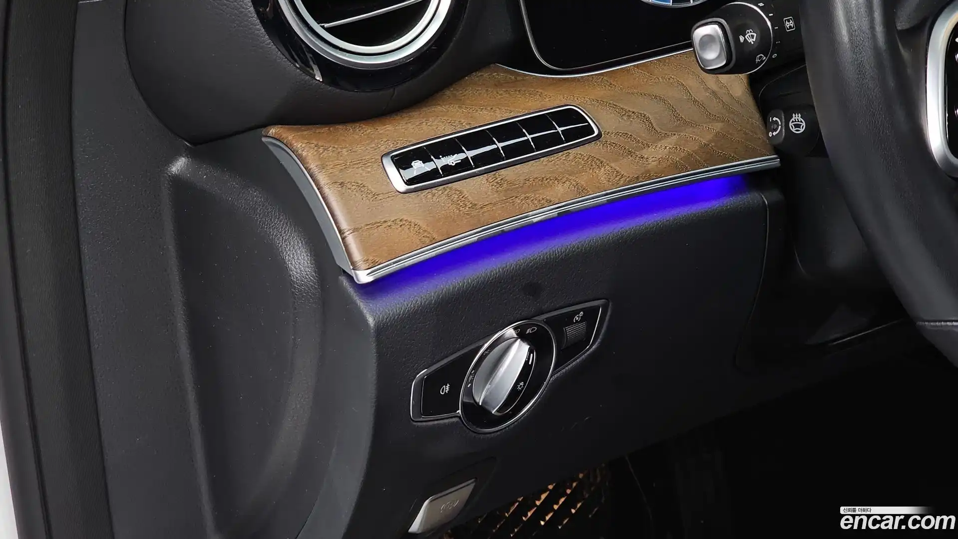 E-Class Mercedes-Benz 2019.8-OPTION-017
