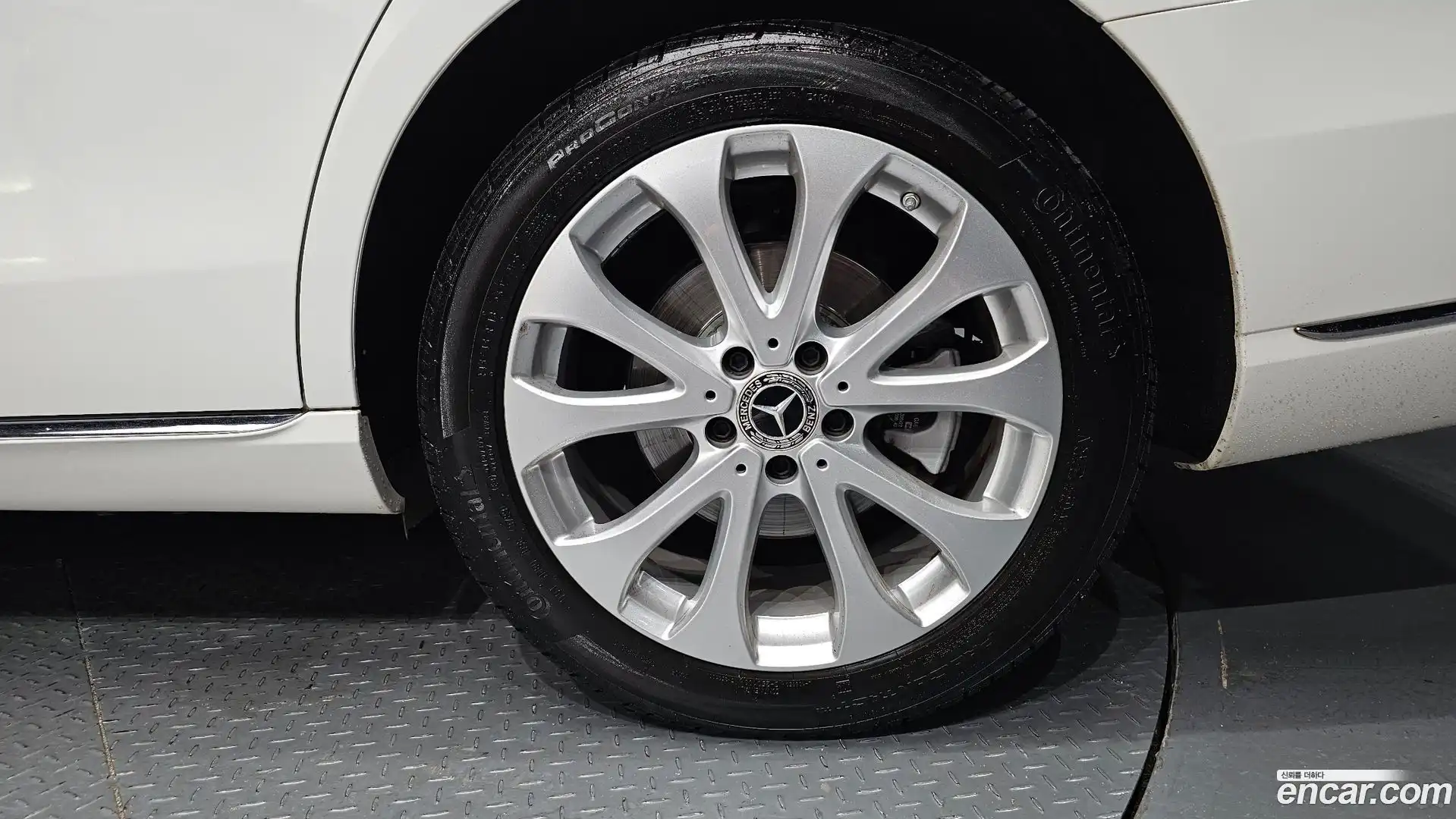 E-Class Mercedes-Benz 2019.8-OUTER-031