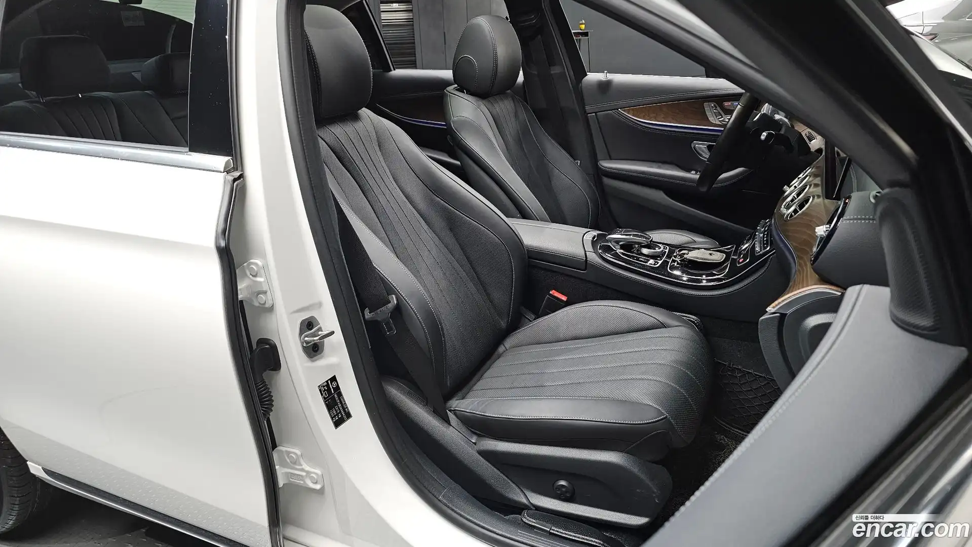 E-Class Mercedes-Benz 2019.8-INNER-036