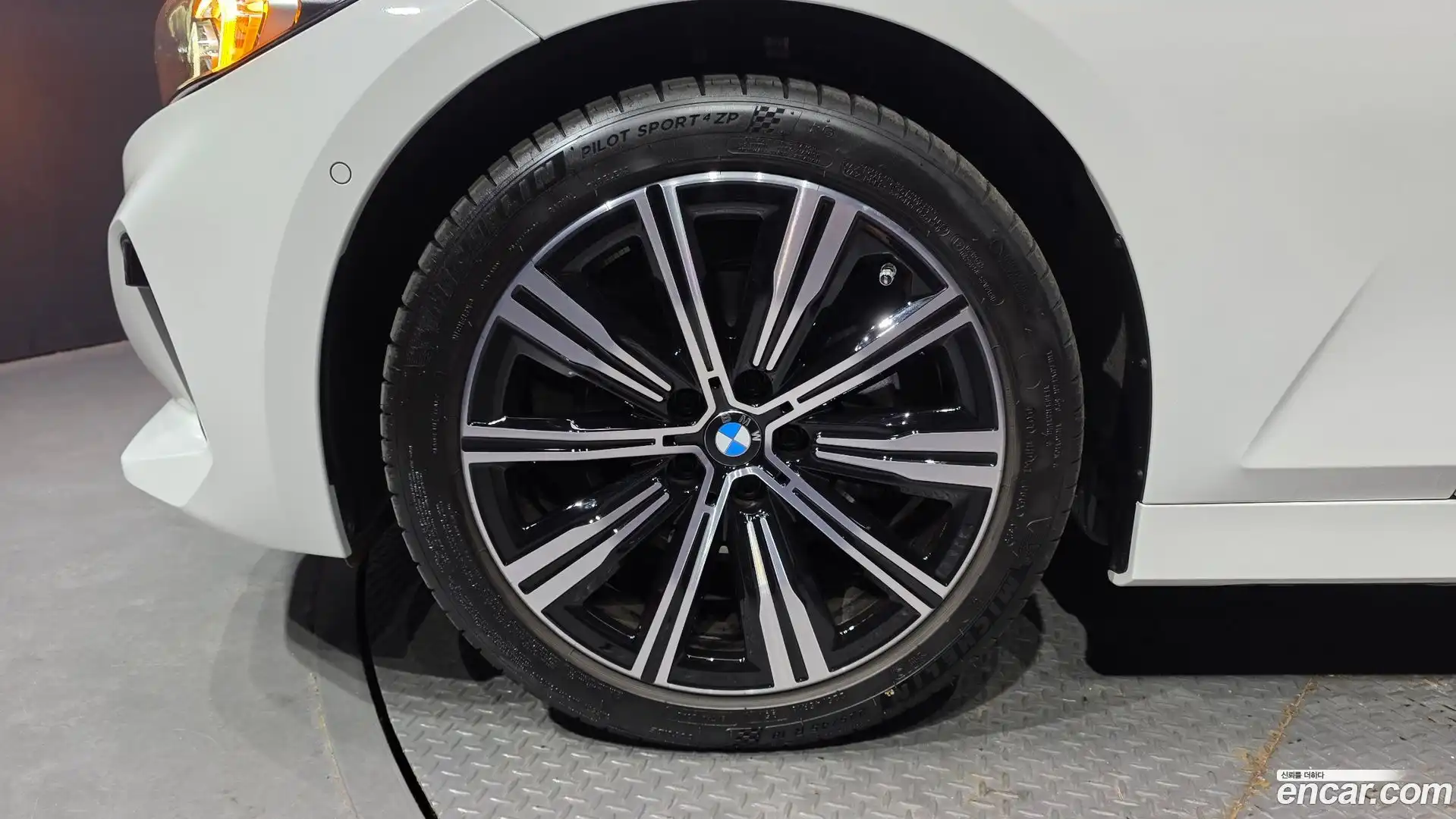3-Series BMW 2025.9-OUTER-005