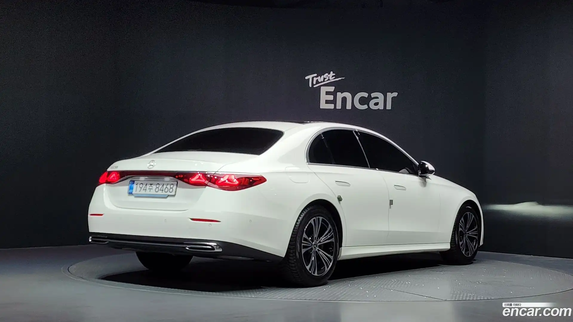 E-Class Mercedes-Benz 2025.5-OUTER-002