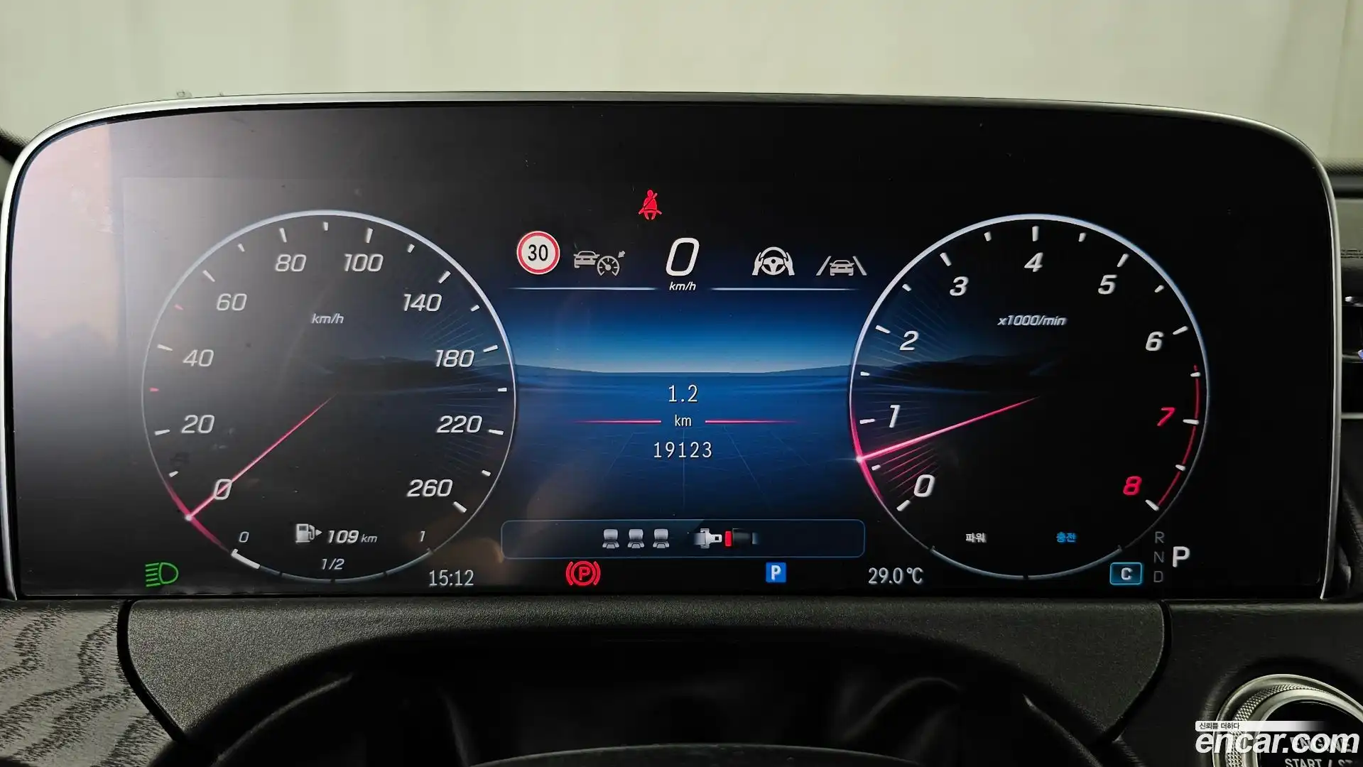 E-Class Mercedes-Benz 2025.5-INNER-008