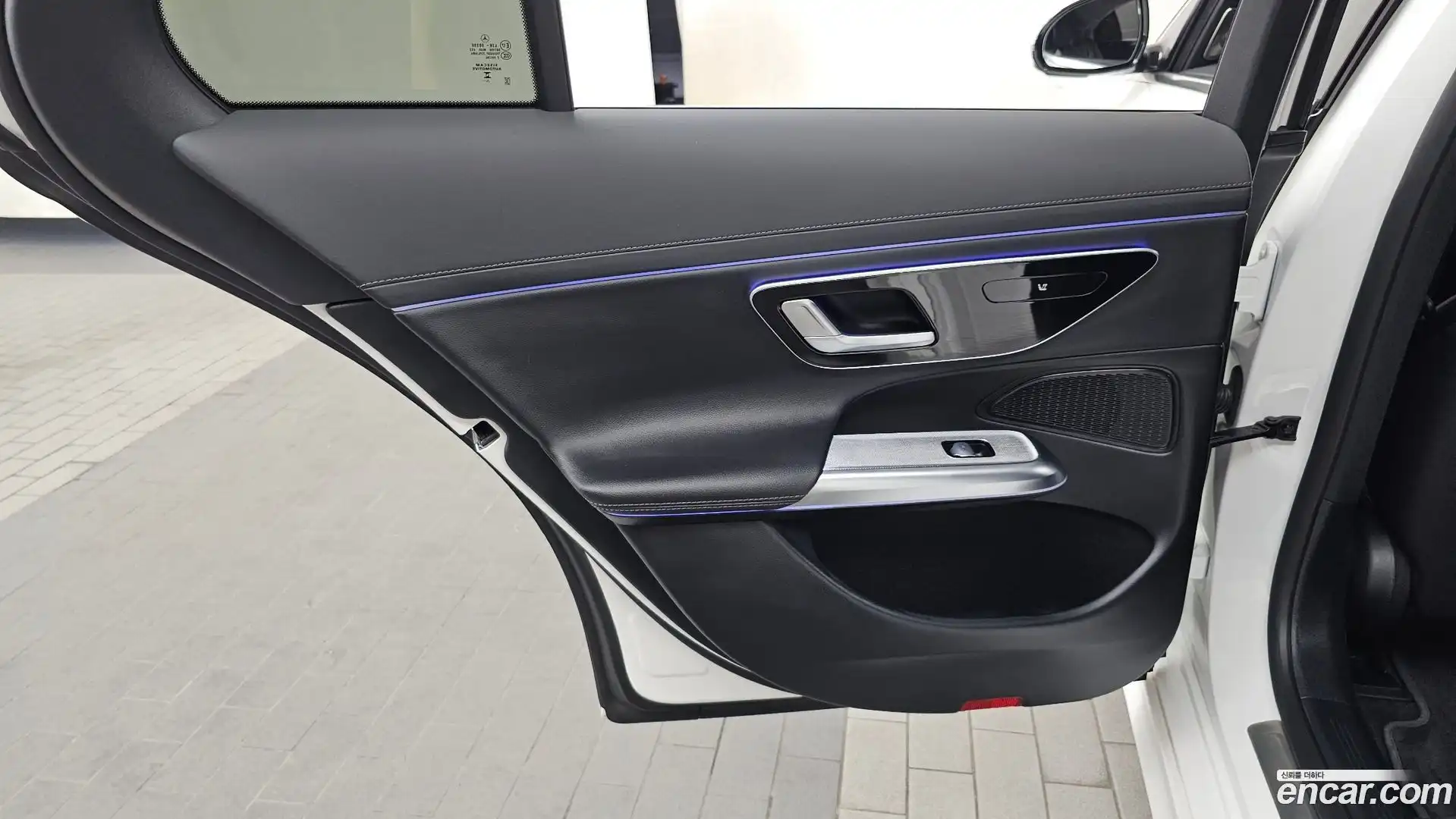 E-Class Mercedes-Benz 2025.5-INNER-035