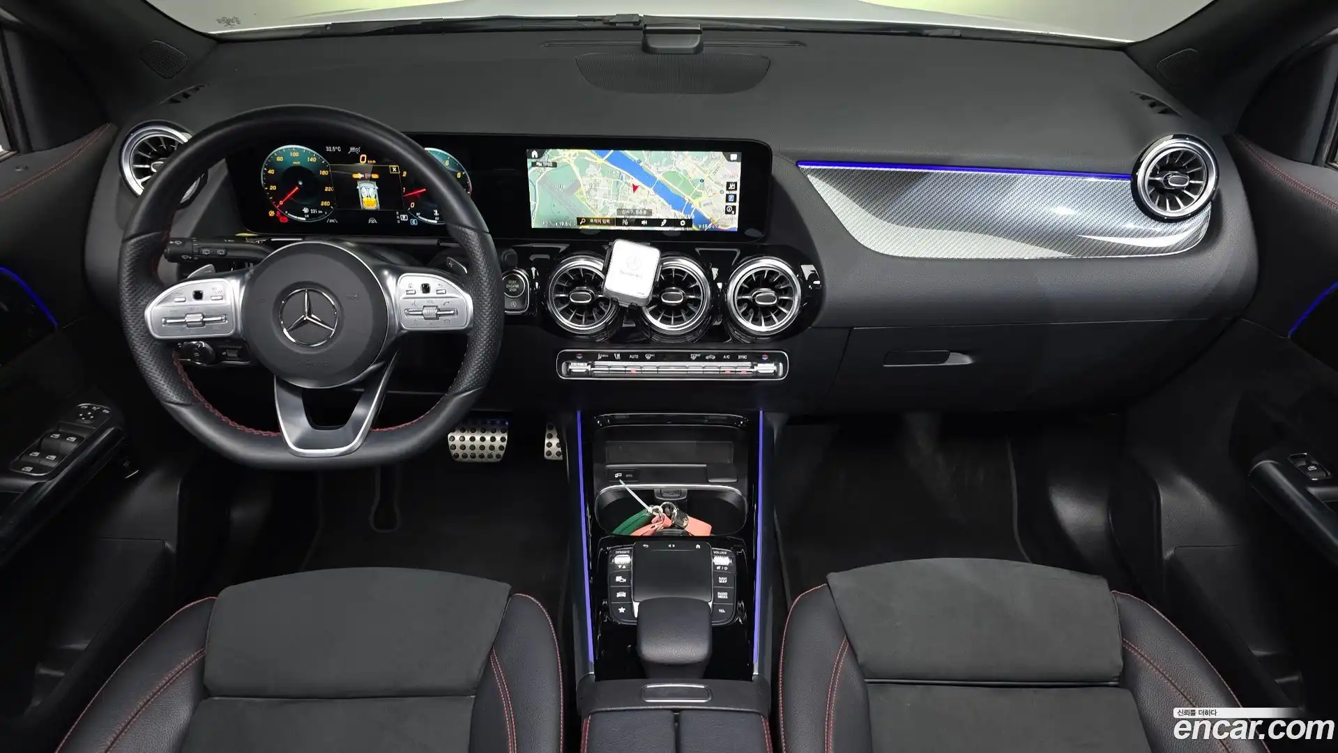 GLA-Class Mercedes-Benz 2021.11-INNER-007