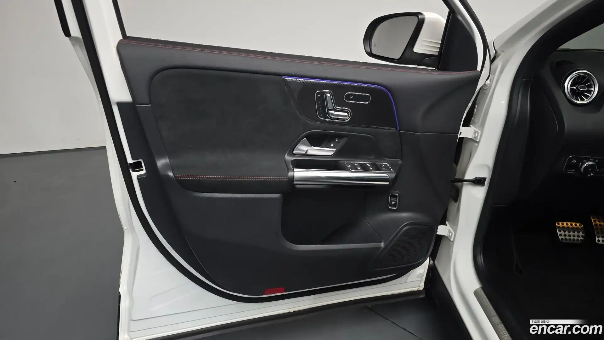 GLA-Class Mercedes-Benz 2021.11-OPTION-040