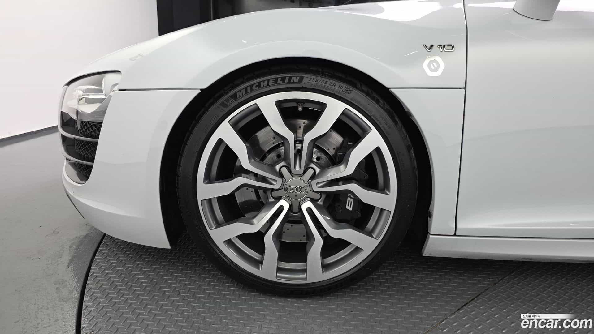 R8 Audi 2011.9-OUTER-005