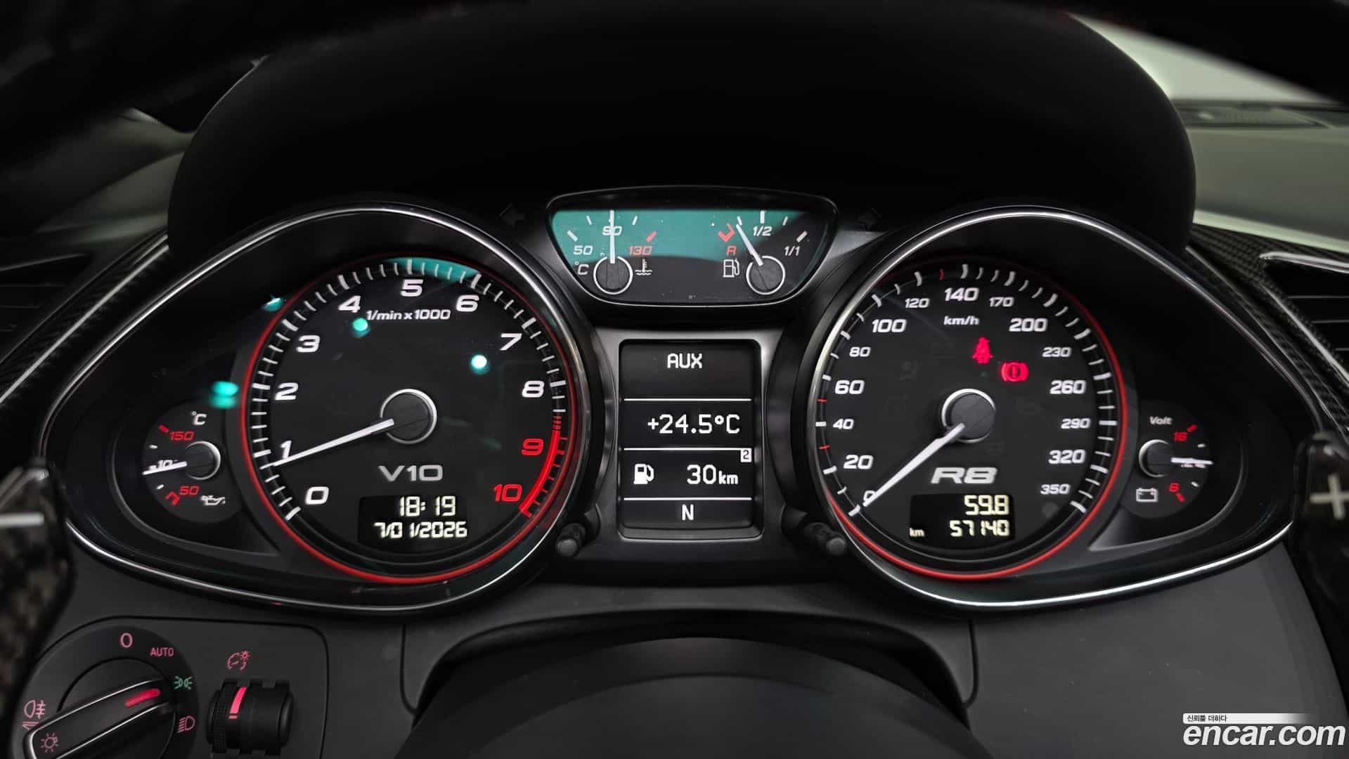 R8 Audi 2011.9-INNER-008