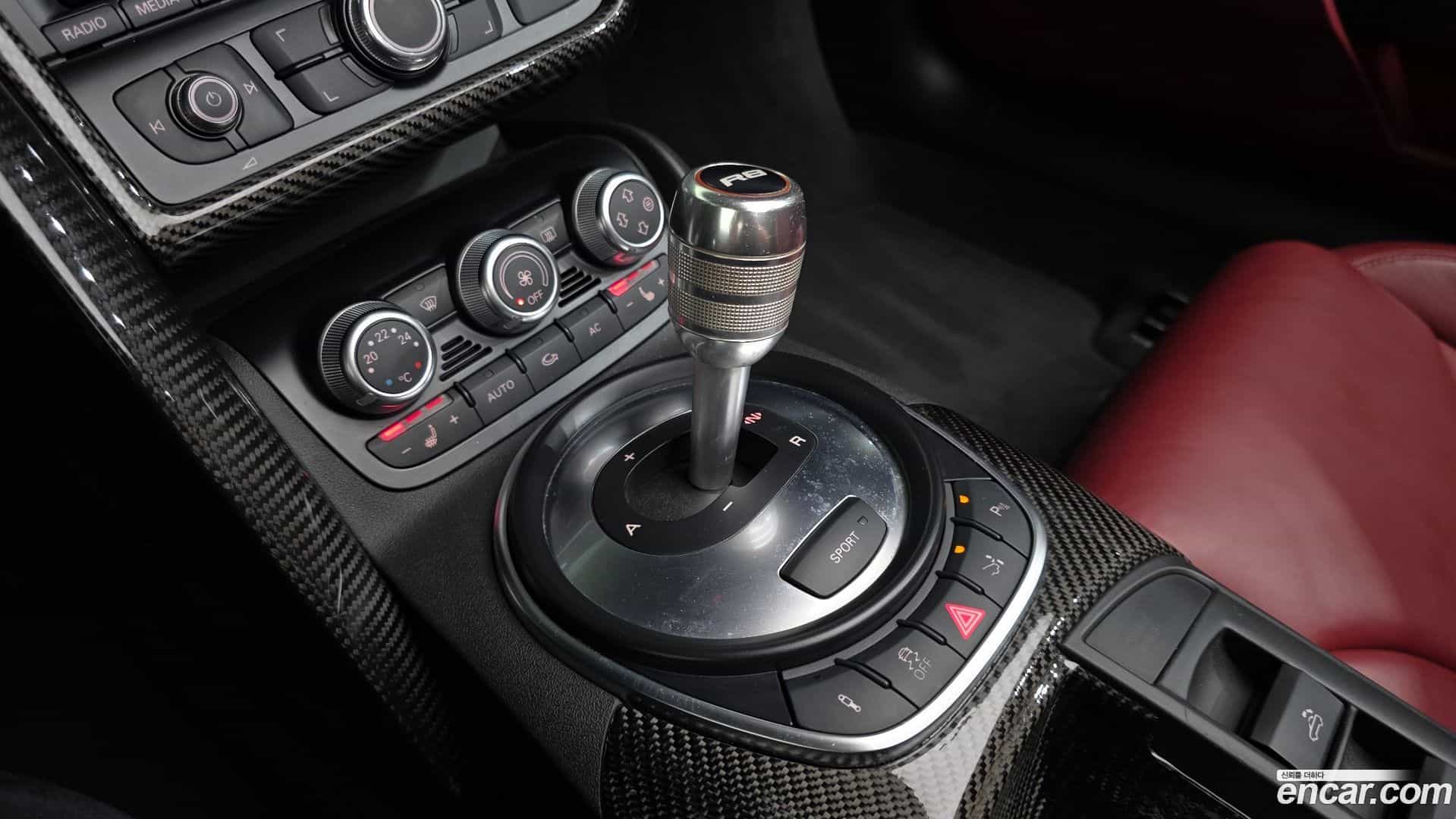 R8 Audi 2011.9-INNER-009