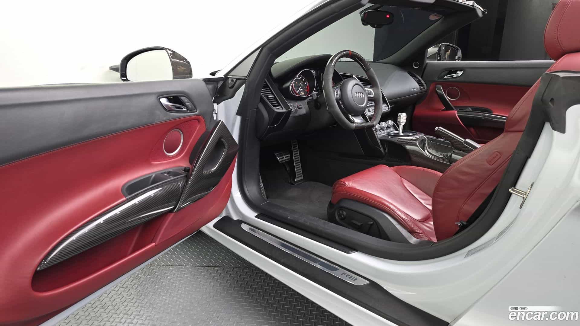 R8 Audi 2011.9-INNER-010