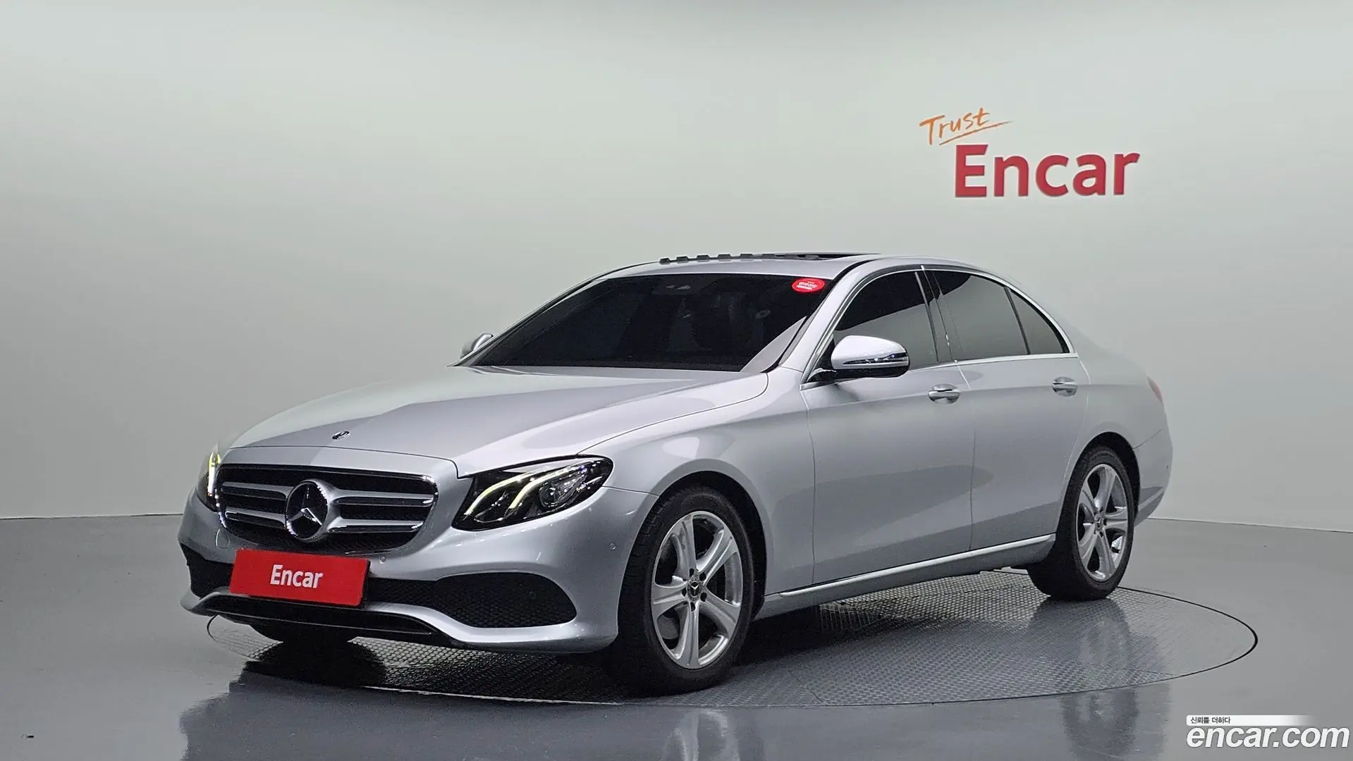 Main__Slider__Photo:E-Class Mercedes-Benz 2018.0-0