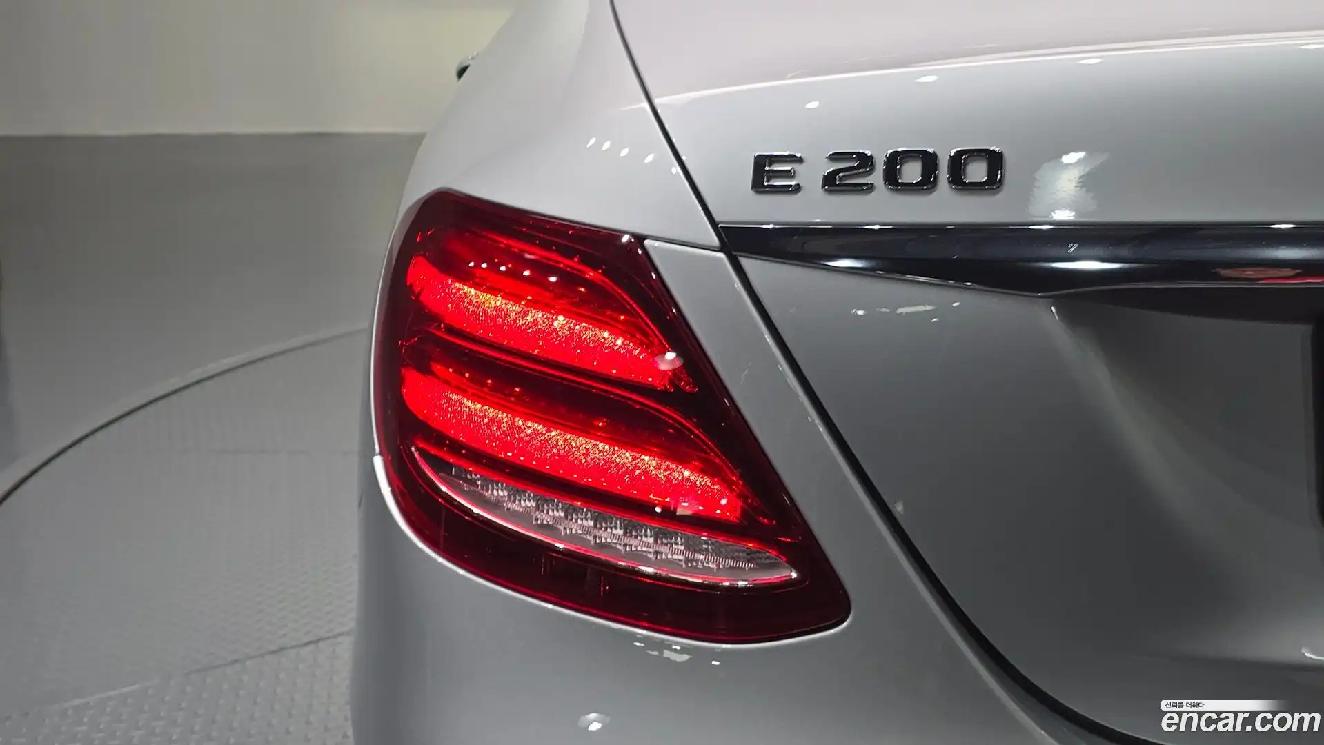 E-Class Mercedes-Benz 2018.0-OUTER-033