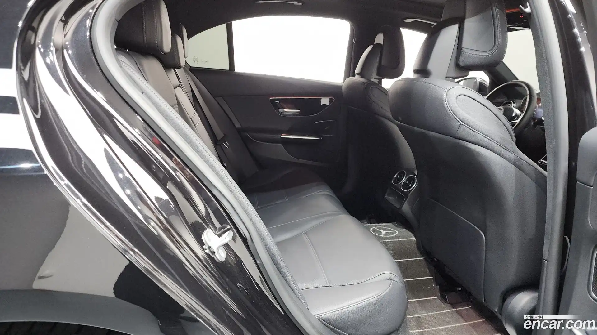 C-Class Mercedes-Benz 2024.1-OPTION-015
