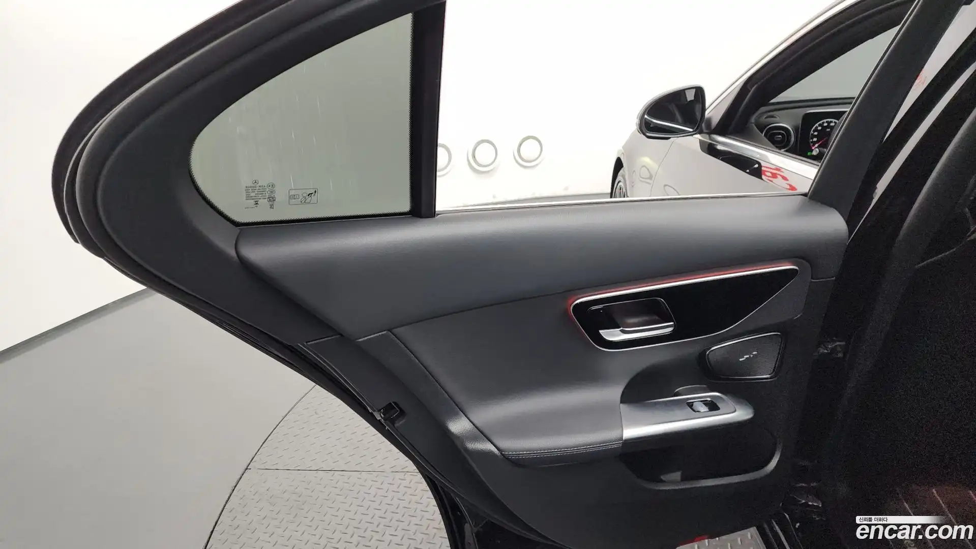 C-Class Mercedes-Benz 2024.1-INNER-035