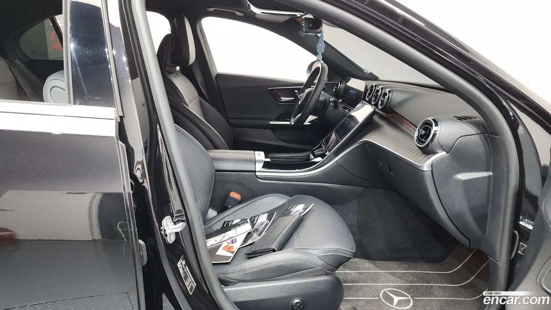 C-Class Mercedes-Benz 2024.1-INNER-036