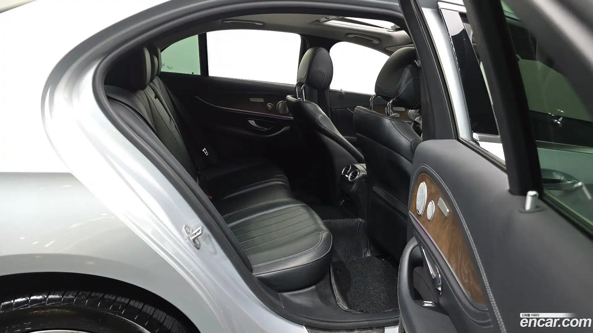 E-Class Mercedes-Benz 2017.10-OPTION-016