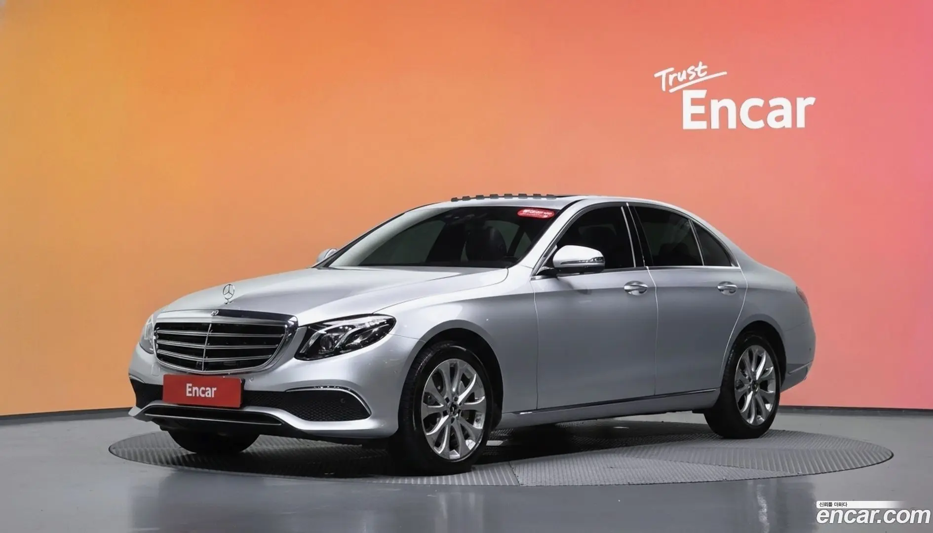 Main__Slider__Photo:E-Class Mercedes-Benz 2017.10-0