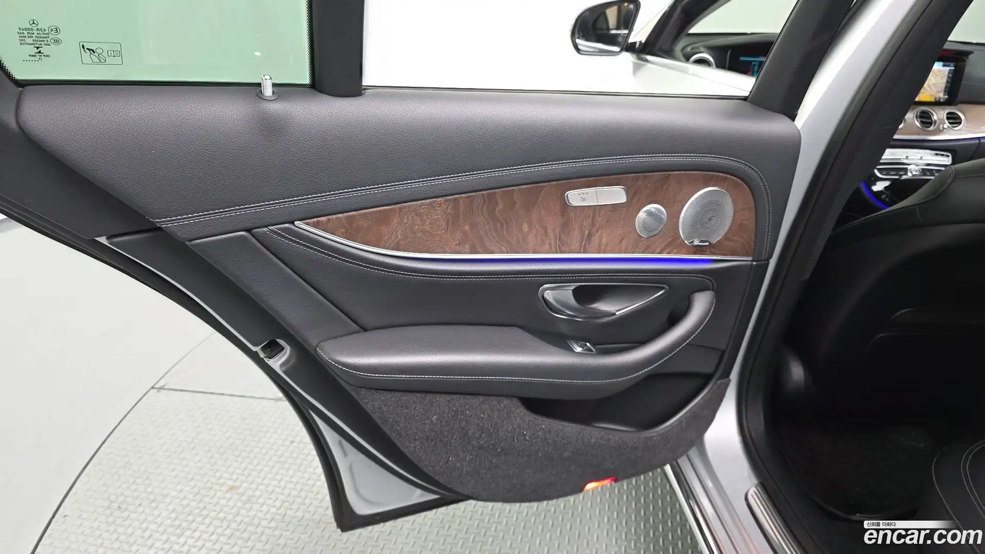 E-Class Mercedes-Benz 2017.10-INNER-035