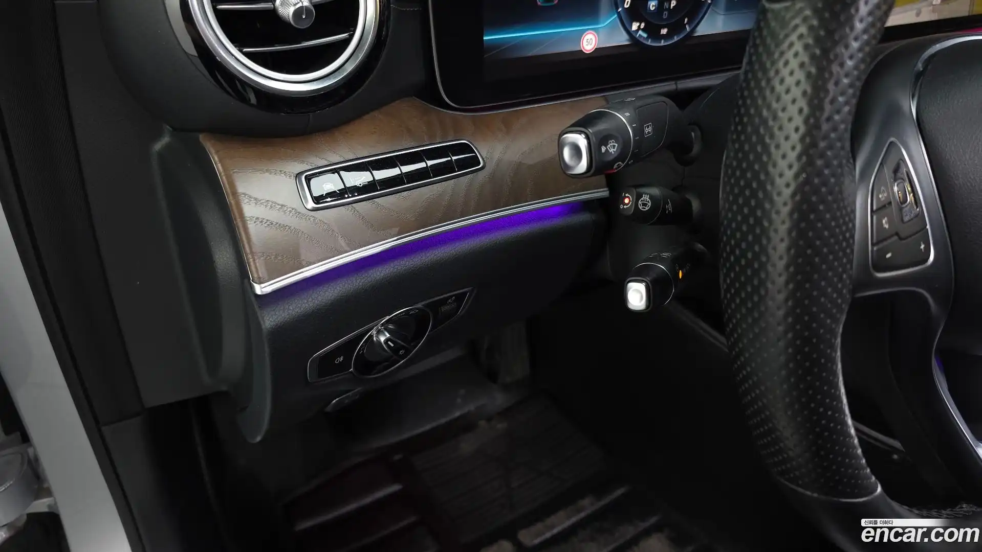 E-Class Mercedes-Benz 2017.10-OPTION-040