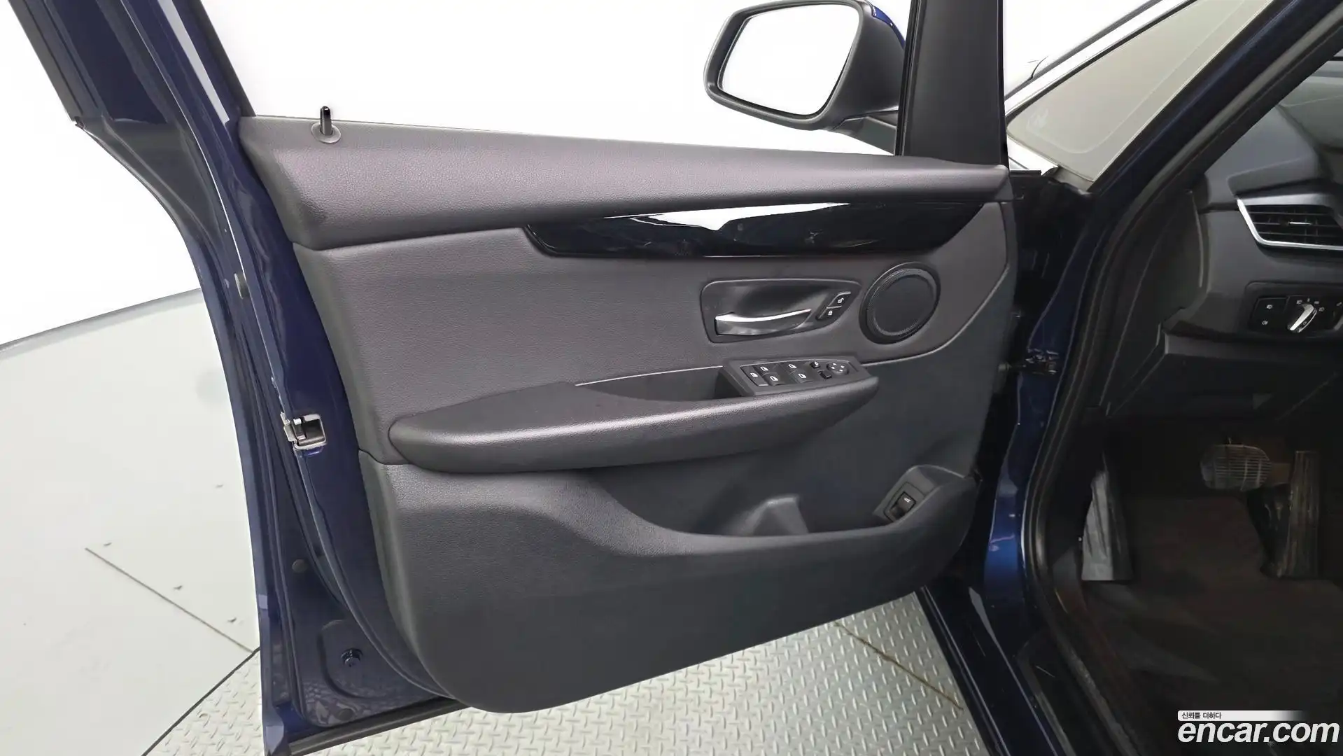 2-Series BMW 2021.0-INNER-034