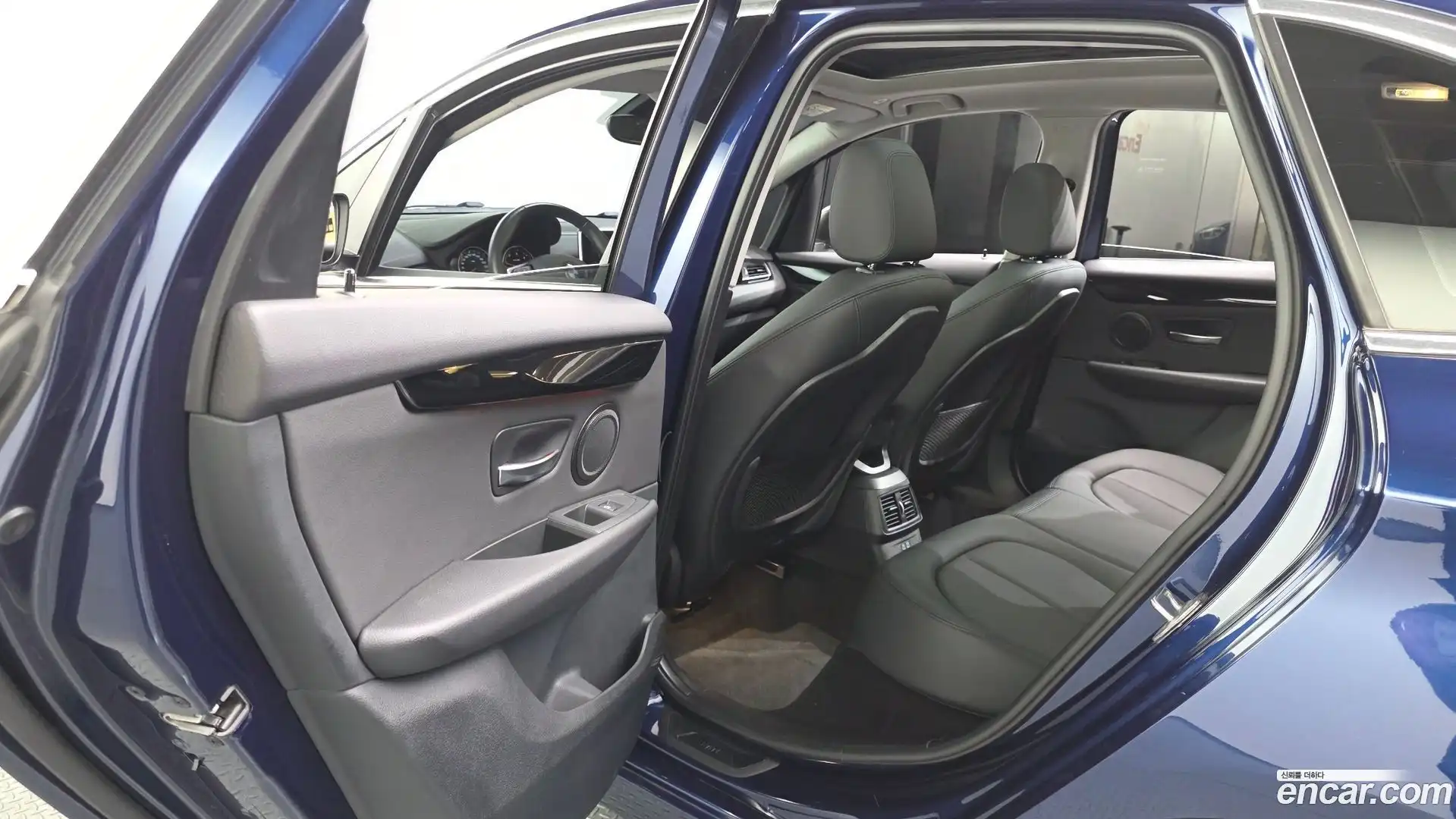 2-Series BMW 2021.0-INNER-036