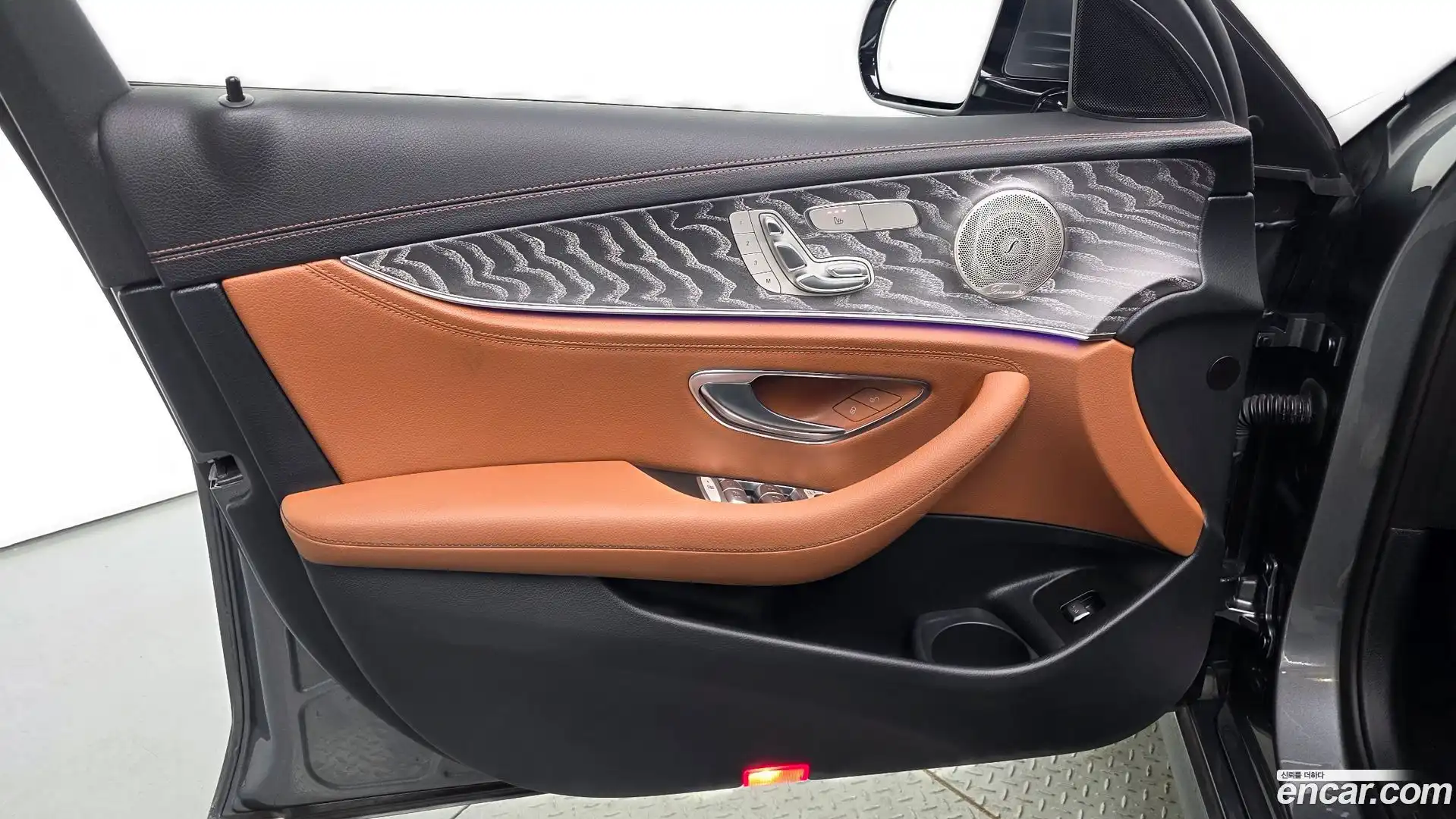 E-Class Mercedes-Benz 2021.4-INNER-034