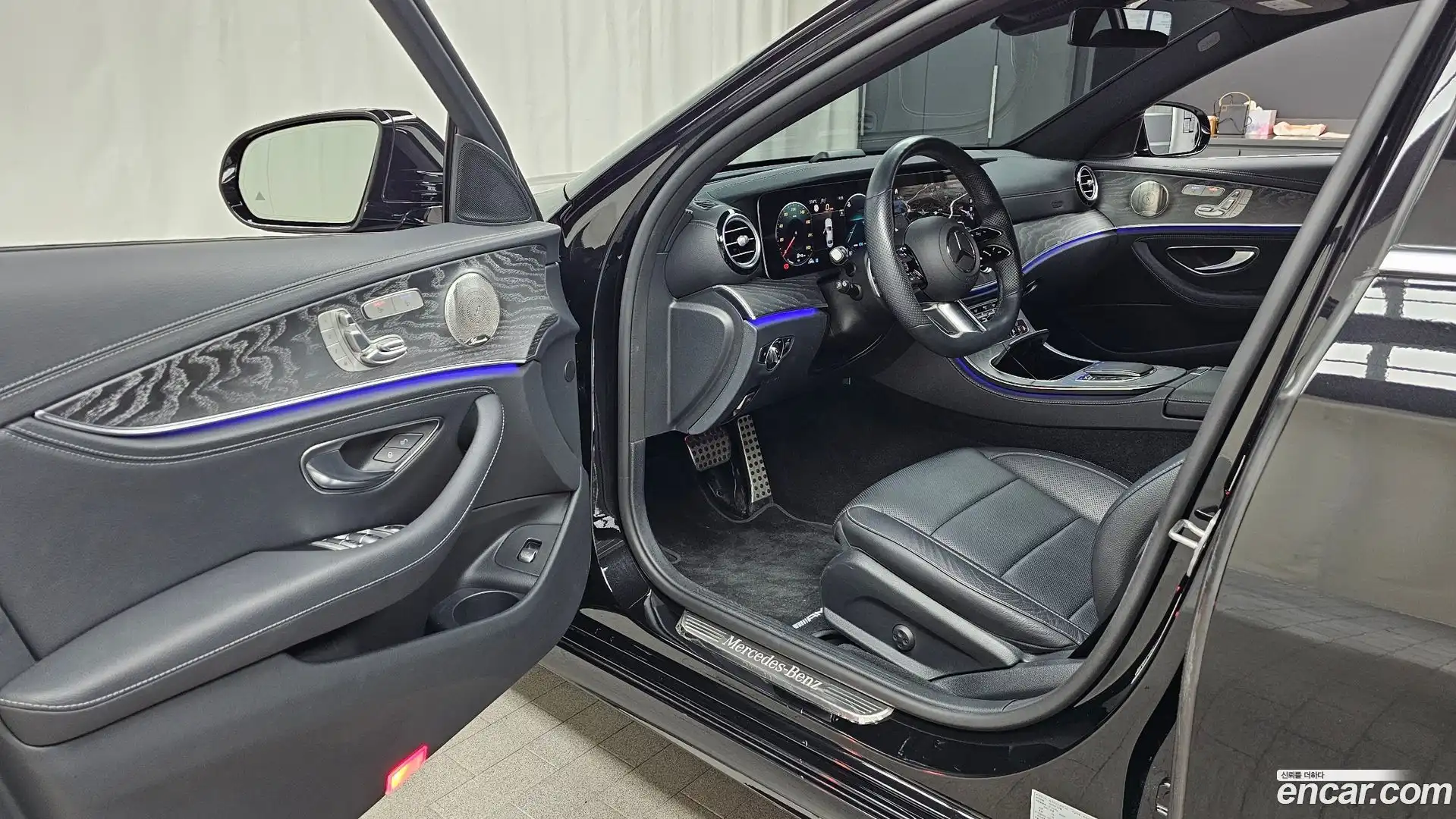 E-Class Mercedes-Benz 2022.6-INNER-010