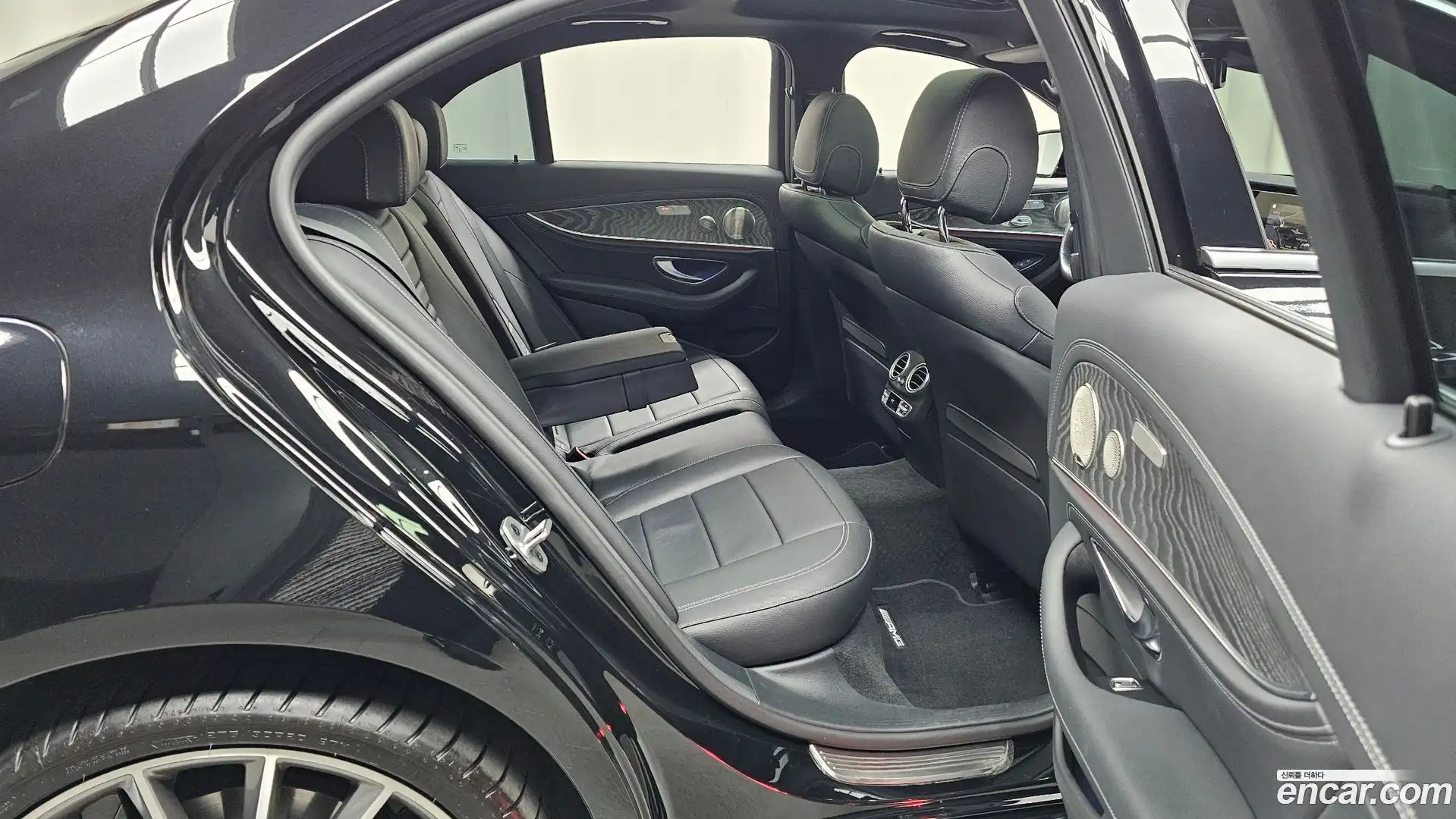 E-Class Mercedes-Benz 2022.6-OPTION-015