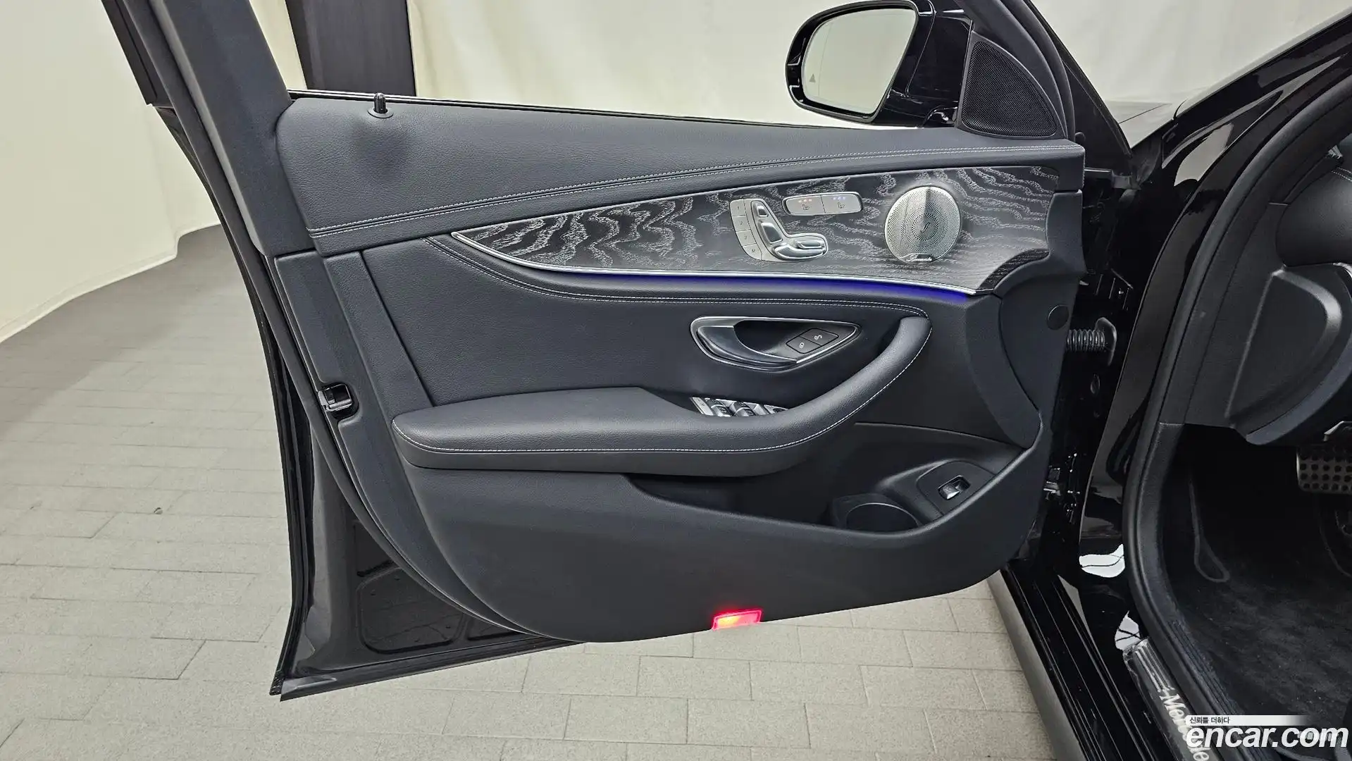 E-Class Mercedes-Benz 2022.6-OPTION-022